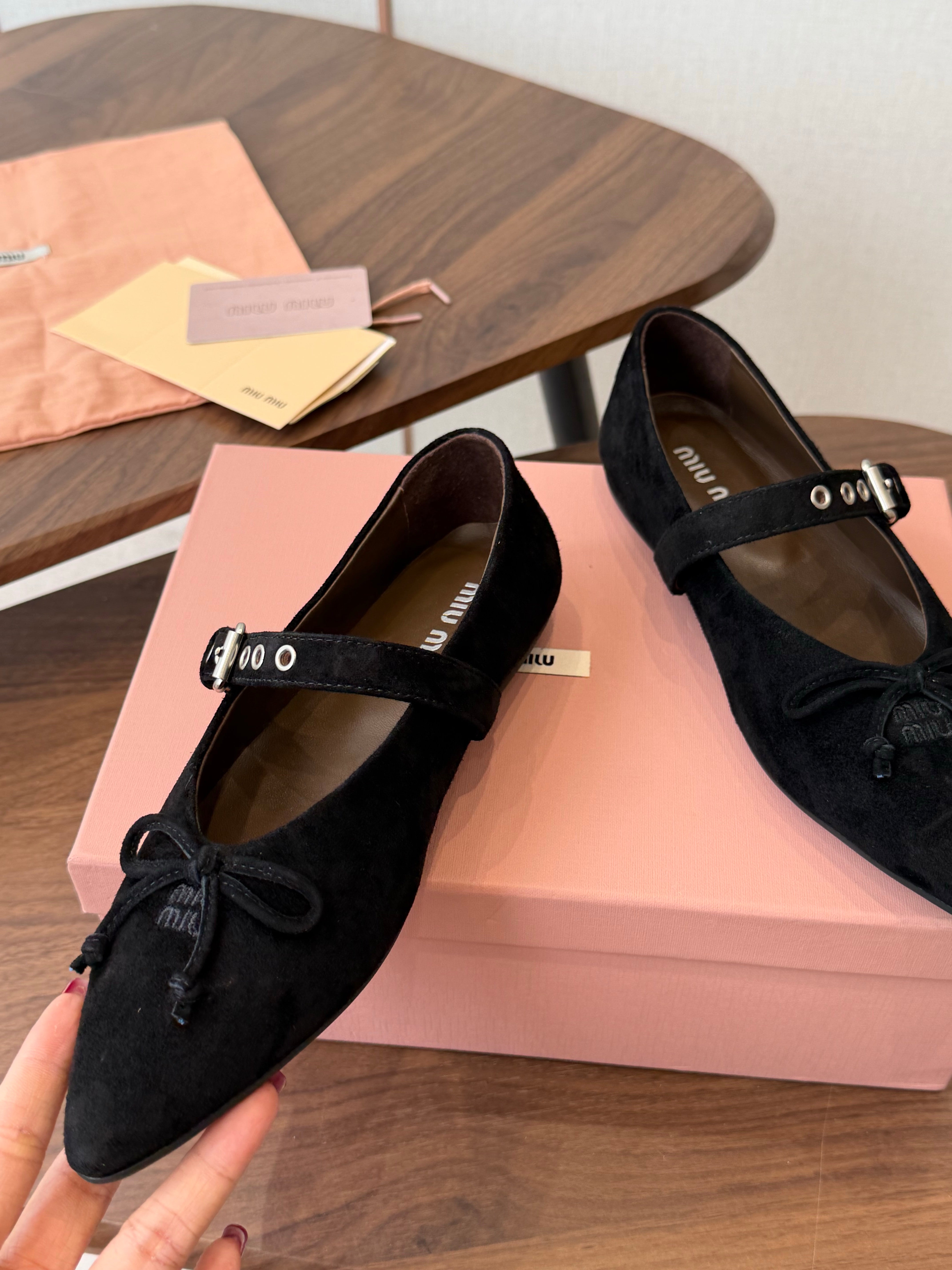 Miu Pointed-Toe Ballerina Flats Black Suede 940008