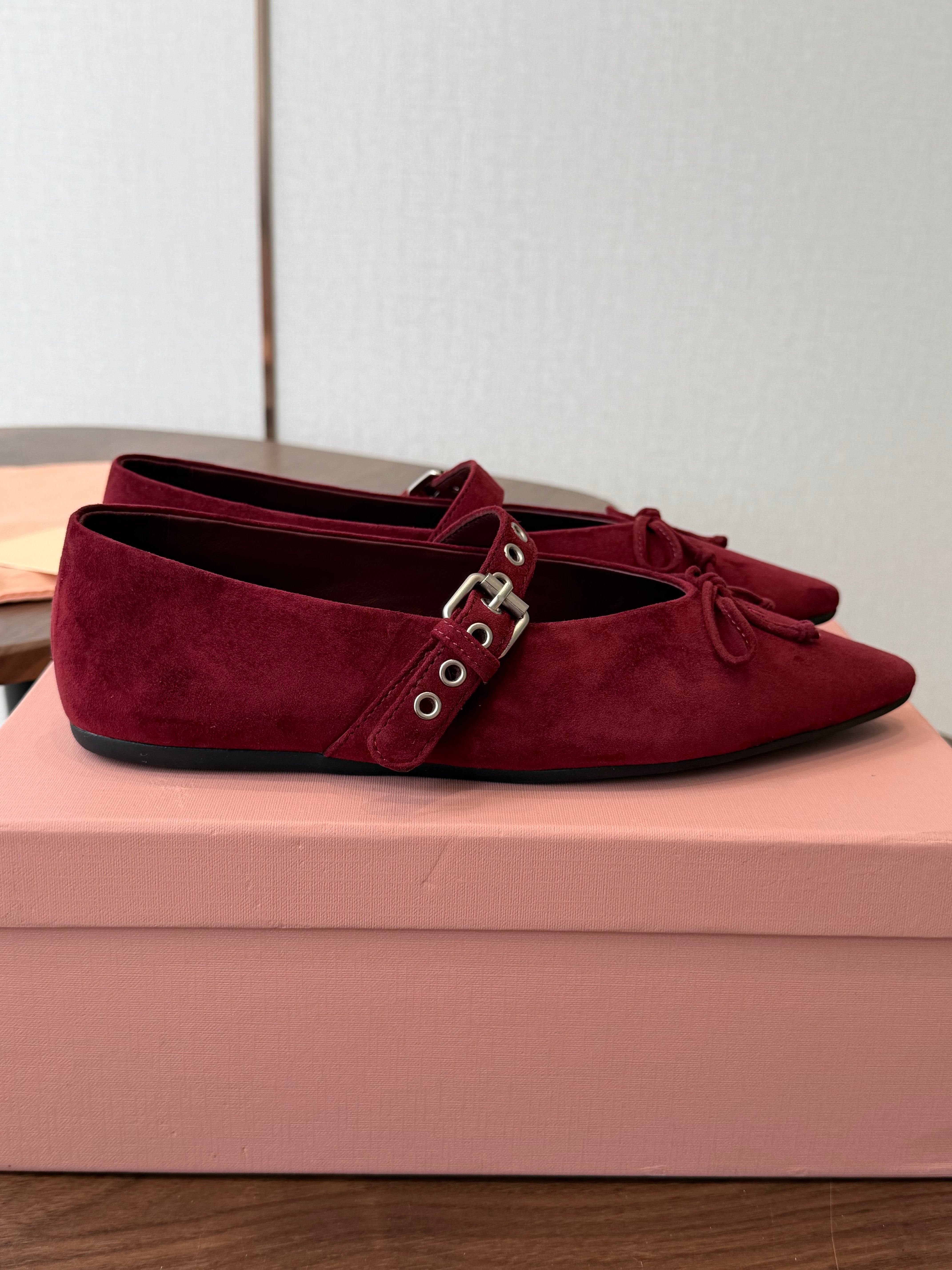 Miu Pointed-Toe Ballerina Flats Red Suede 940009