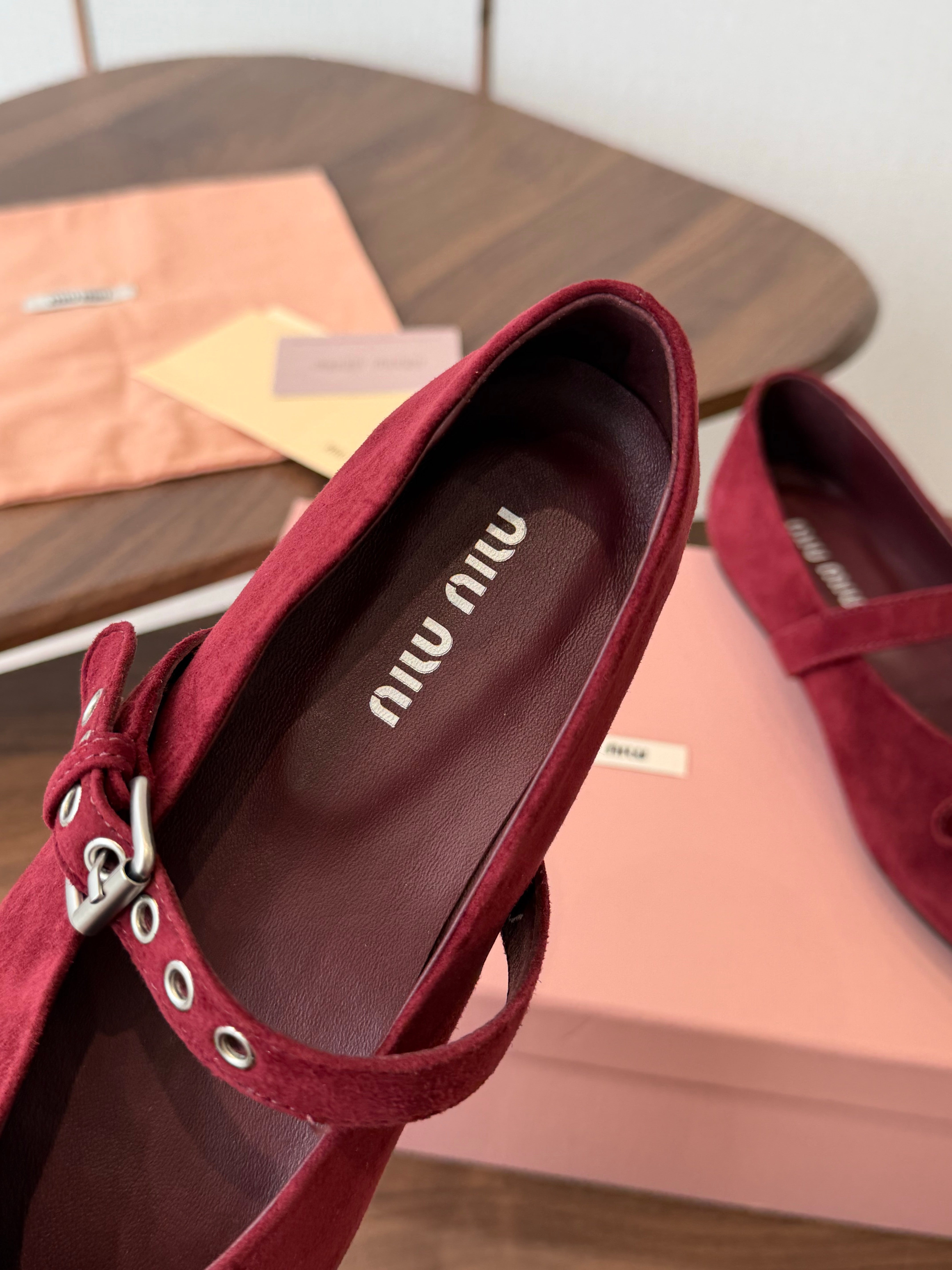 Miu Pointed-Toe Ballerina Flats Red Suede 940009