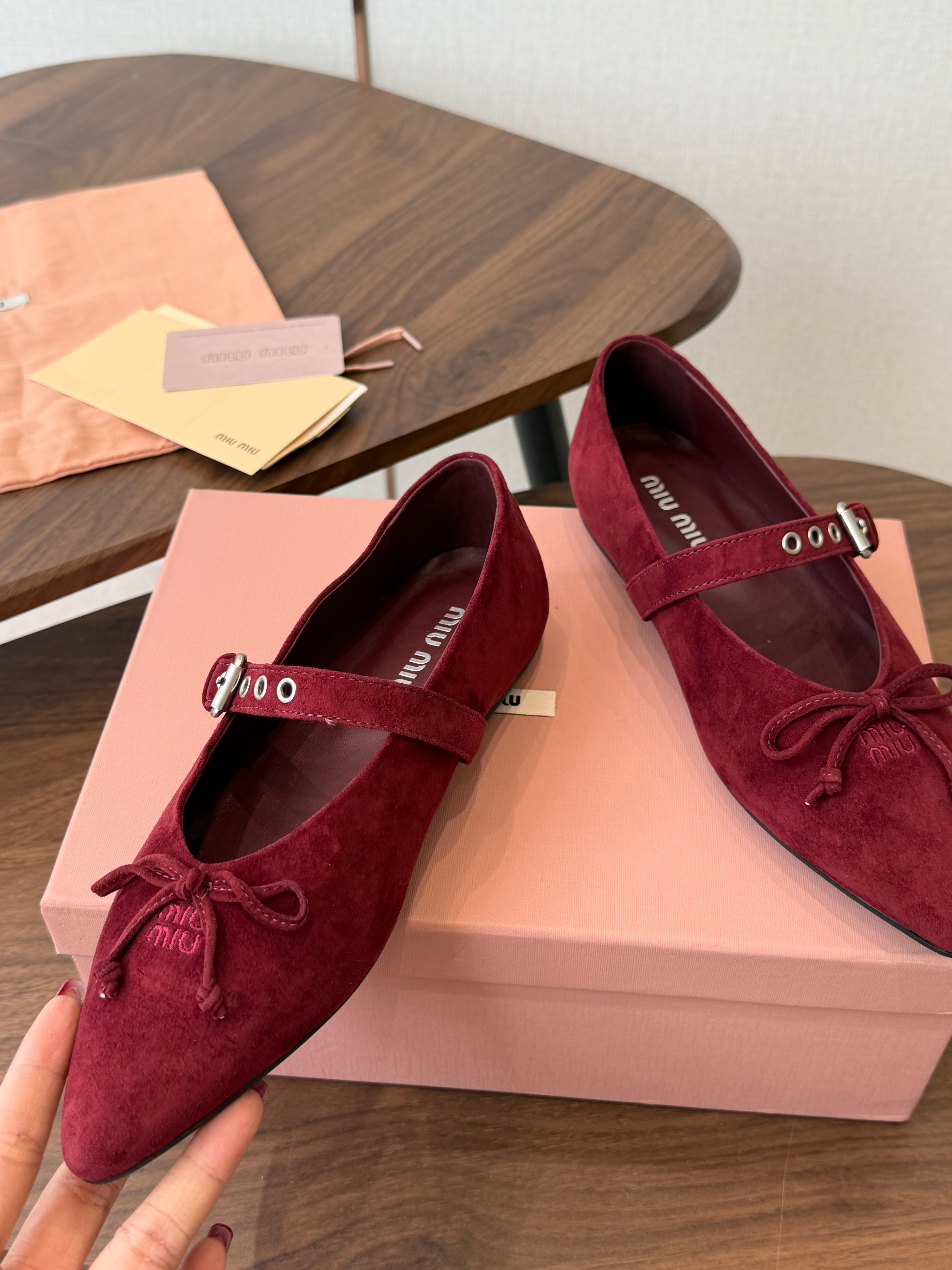 Miu Pointed-Toe Ballerina Flats Red Suede 940009