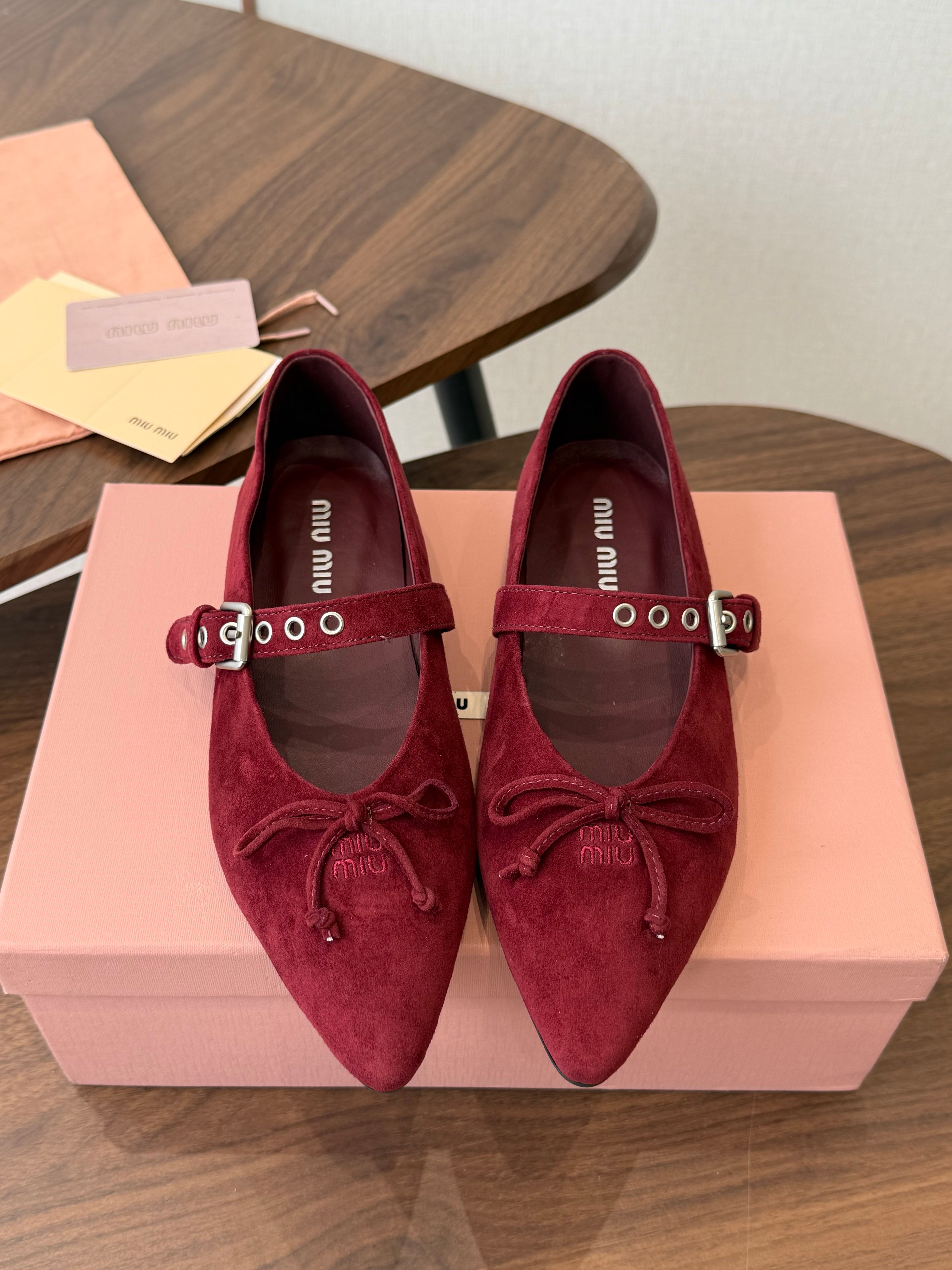 Miu Pointed-Toe Ballerina Flats Red Suede 940009