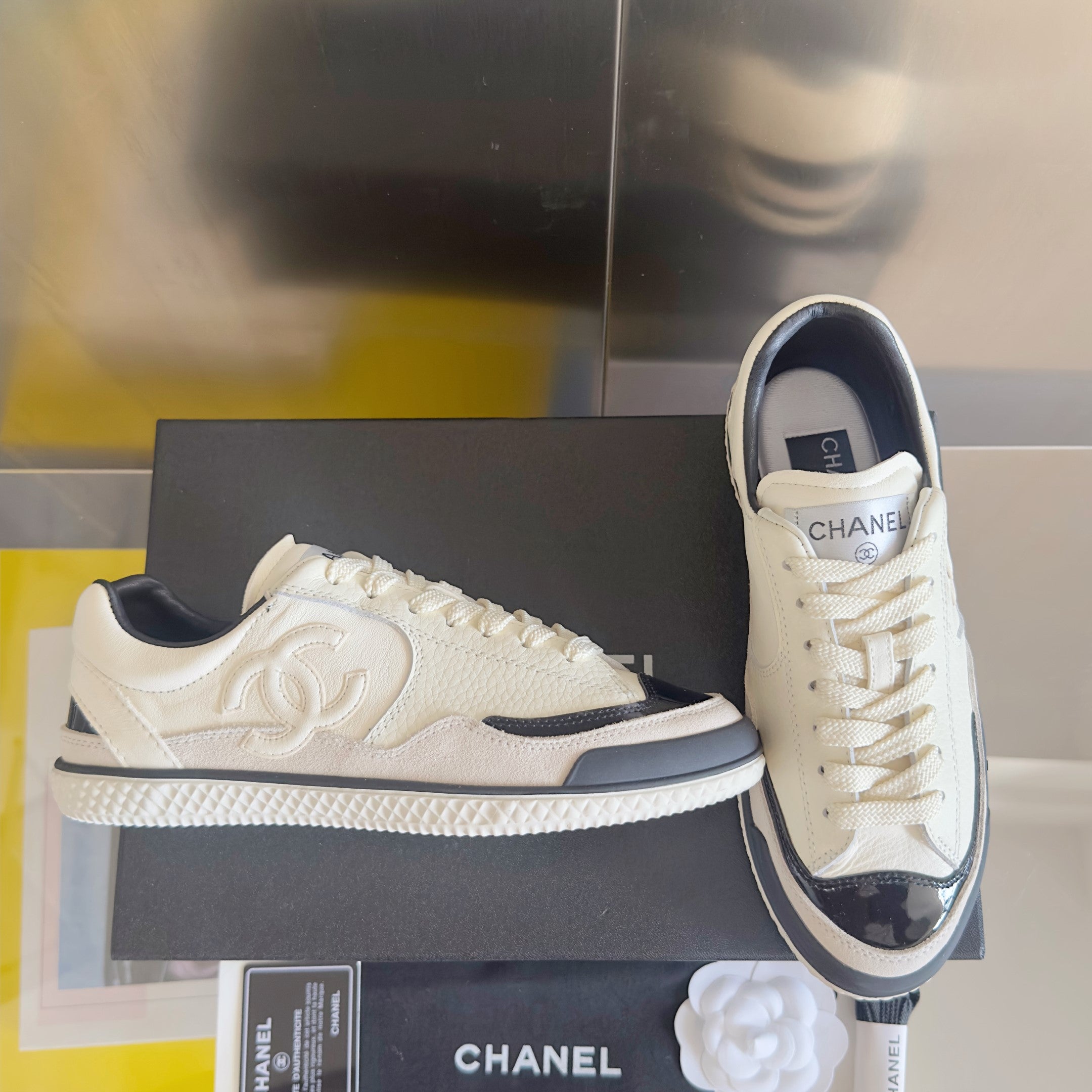 CC 25K British Baseball Shoes White Cowhide Patent Leather 459739