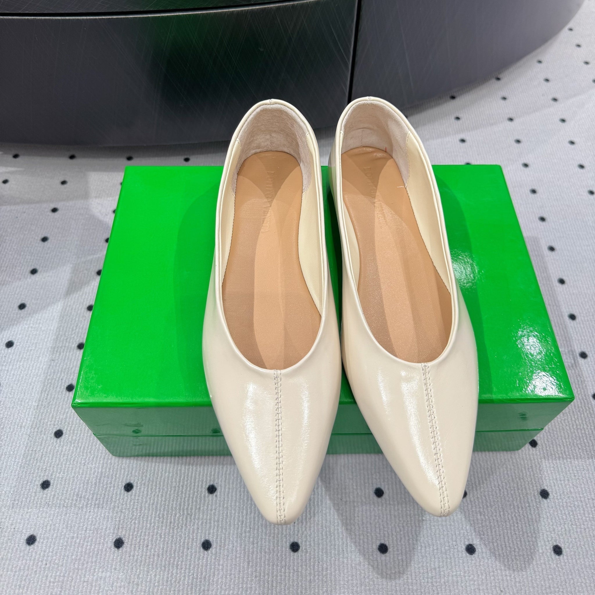 BV 26s Ballet Flats Cream Calfskin