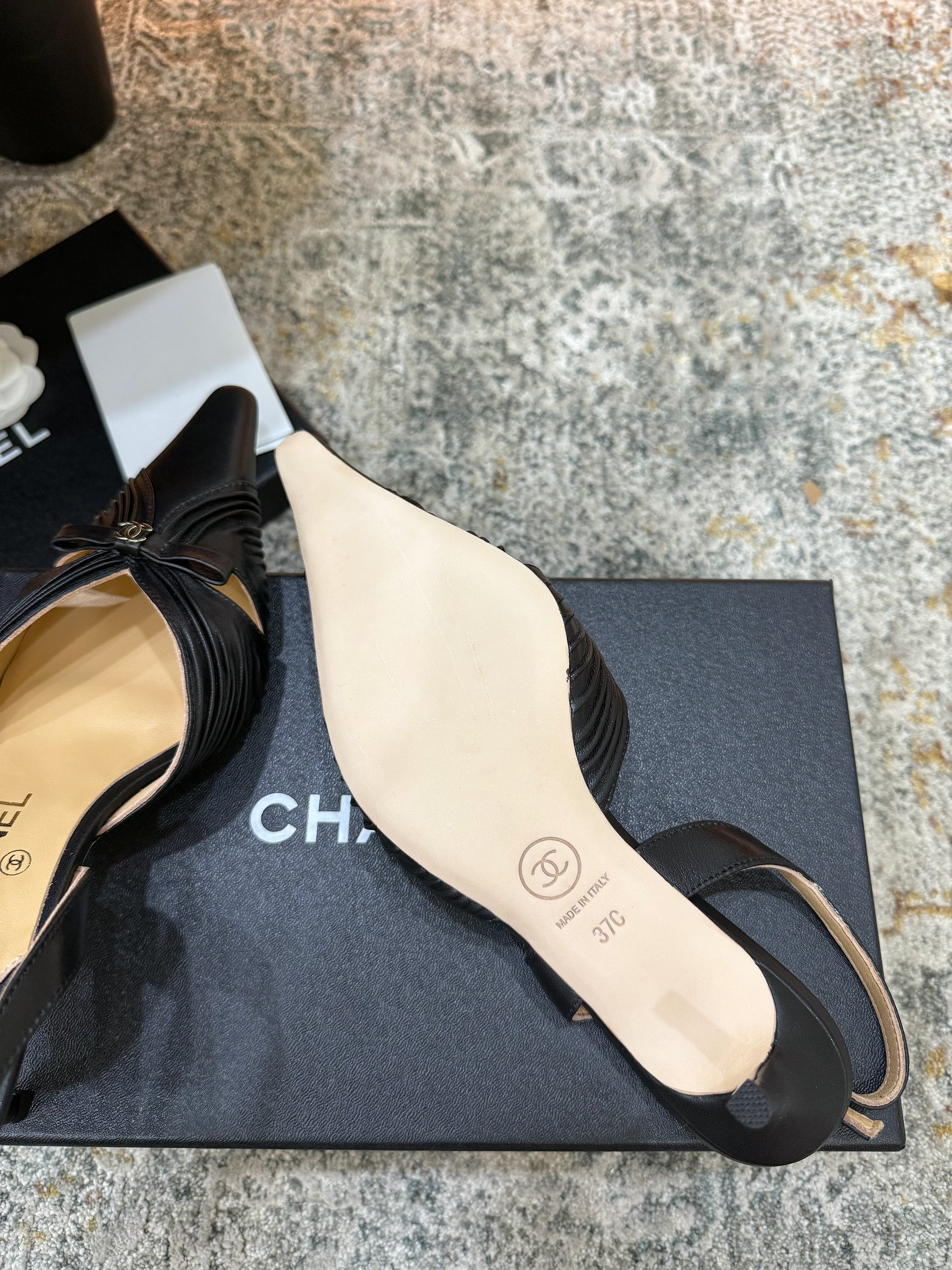 CC 26 𝑭𝑾 Pointed Toe Back Strap Slingback 6.5cm Black Sheepskin 892578