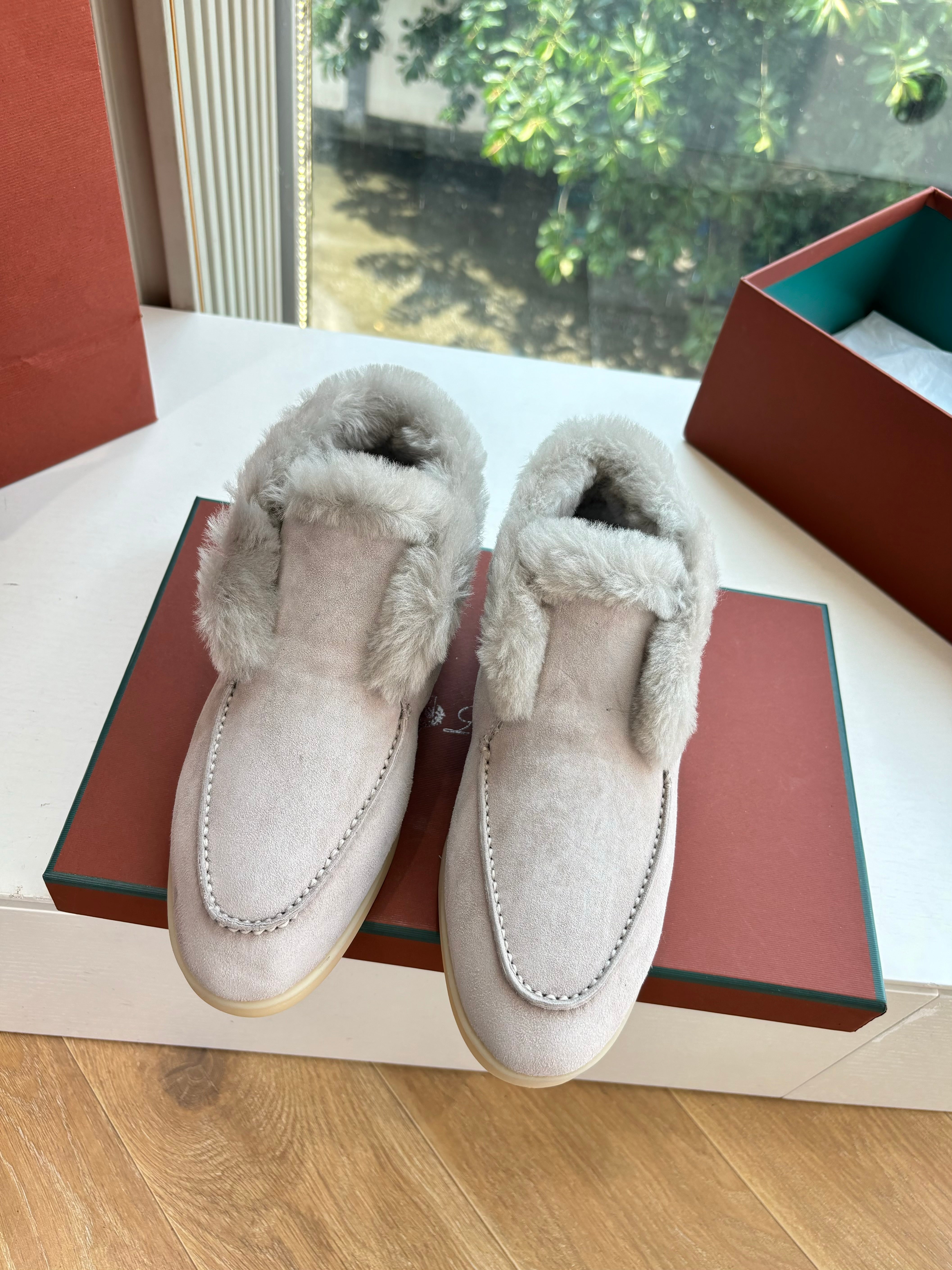 LP Open Walk Ankle Boot Pale Taupe Fur Suede 507423