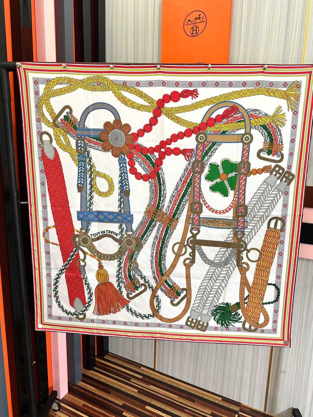 HM Scarf 90x90 Colorful Twill Silk 461778