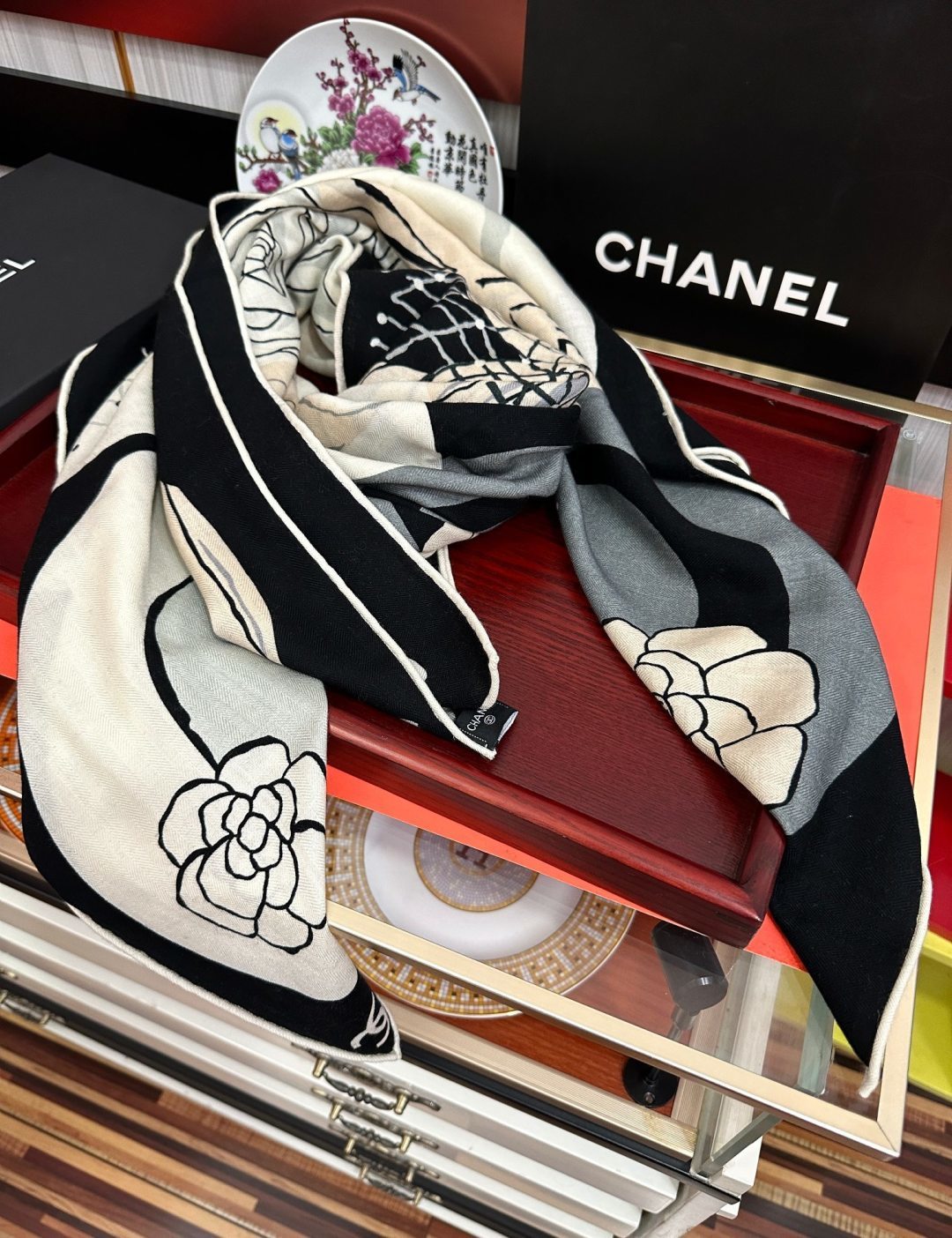 CC 26s Scarf 140 In Cashmere And Silk 475960