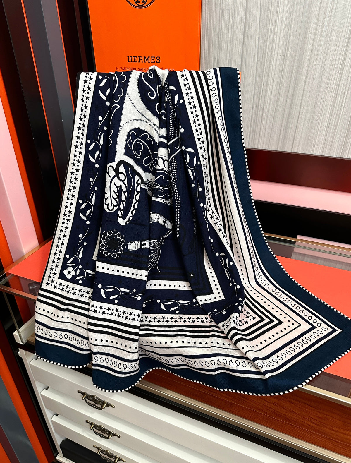 HM 26s Scarf 140 In Cashmere And Silk 476084