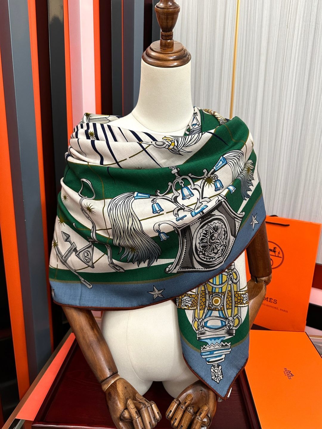HM 26s Scarf 140 In Cashmere And Silk 475953