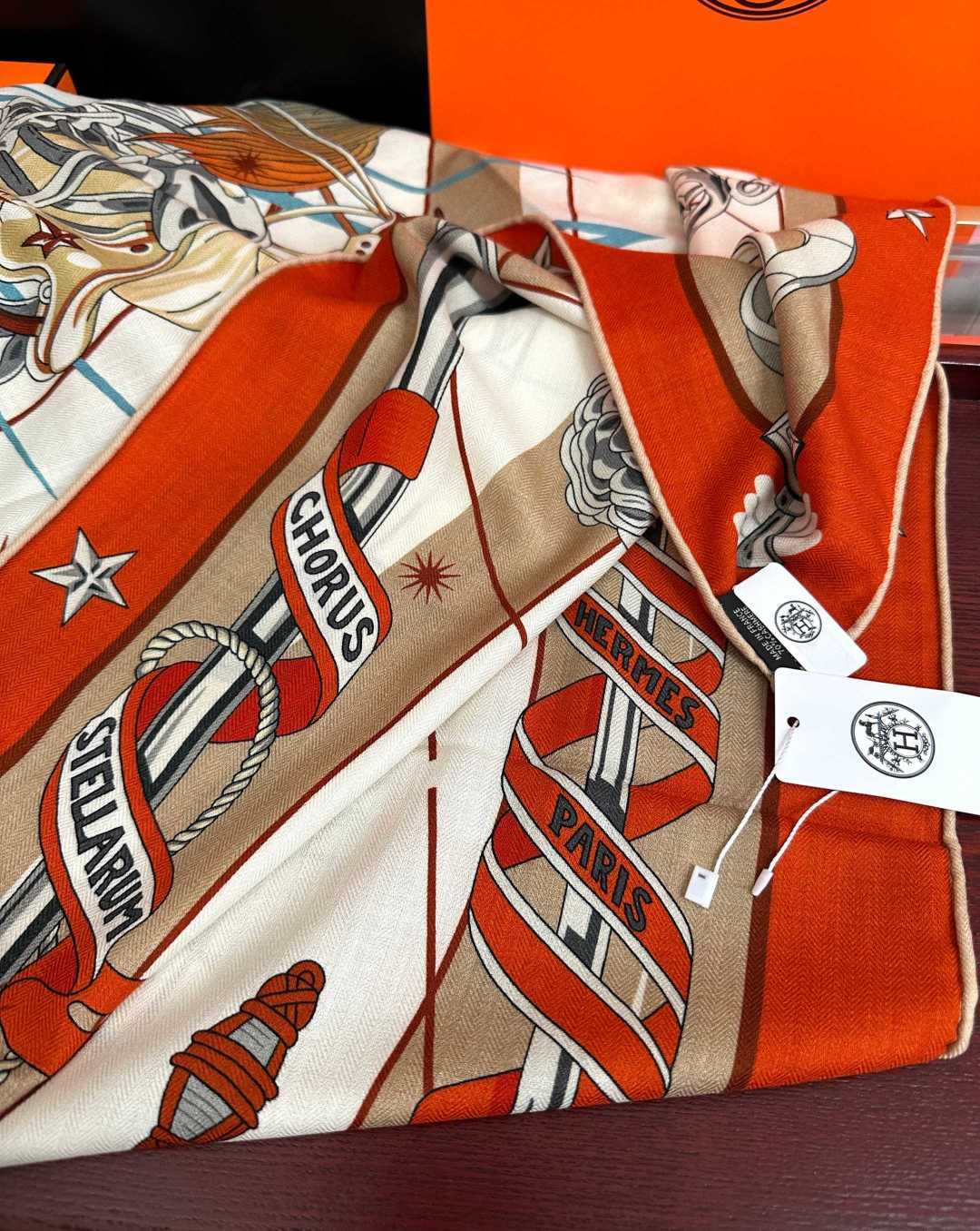 HM 26s Scarf 140 In Cashmere And Silk 475954