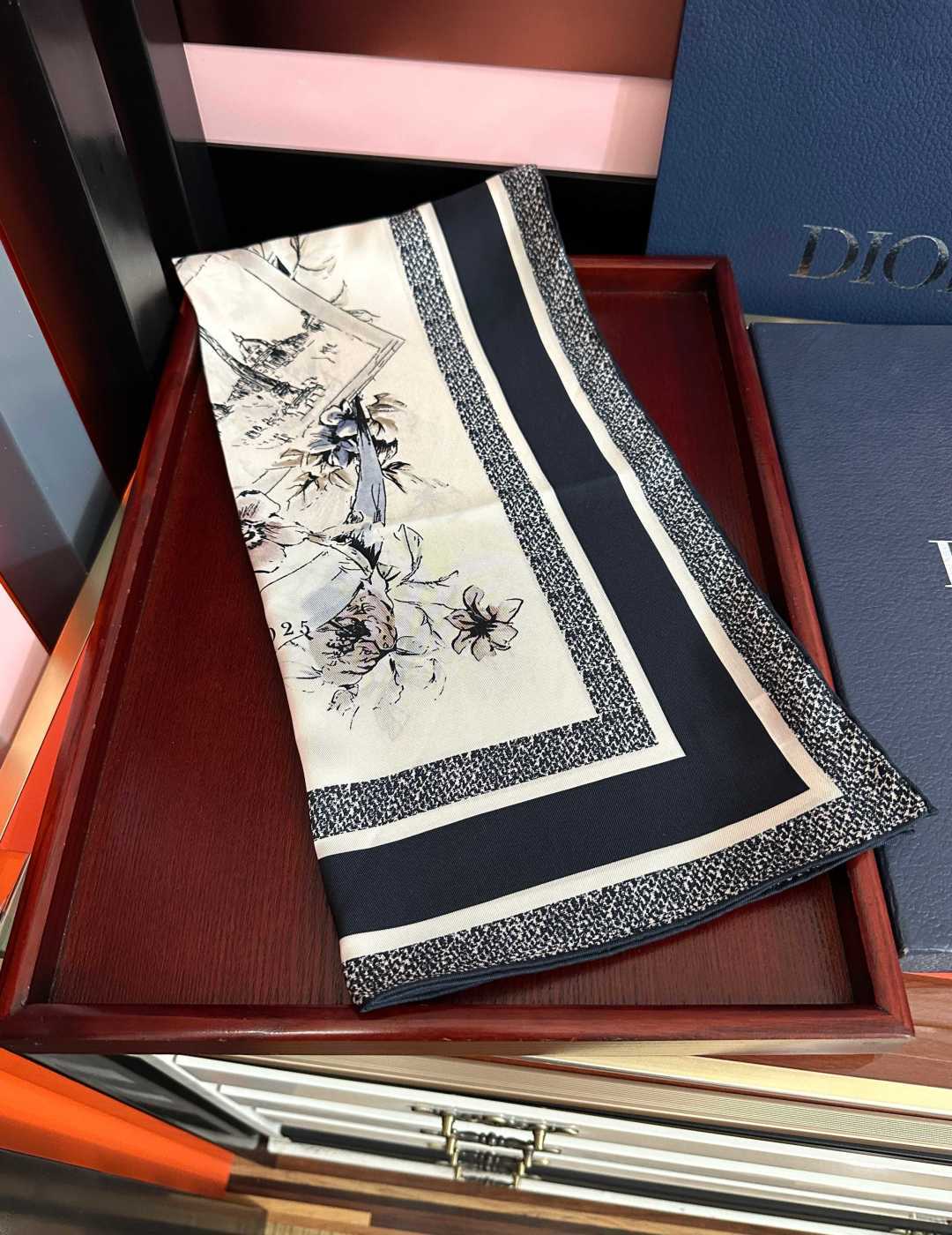 CD Scarf 90x90 Colorful Twill Silk 511169