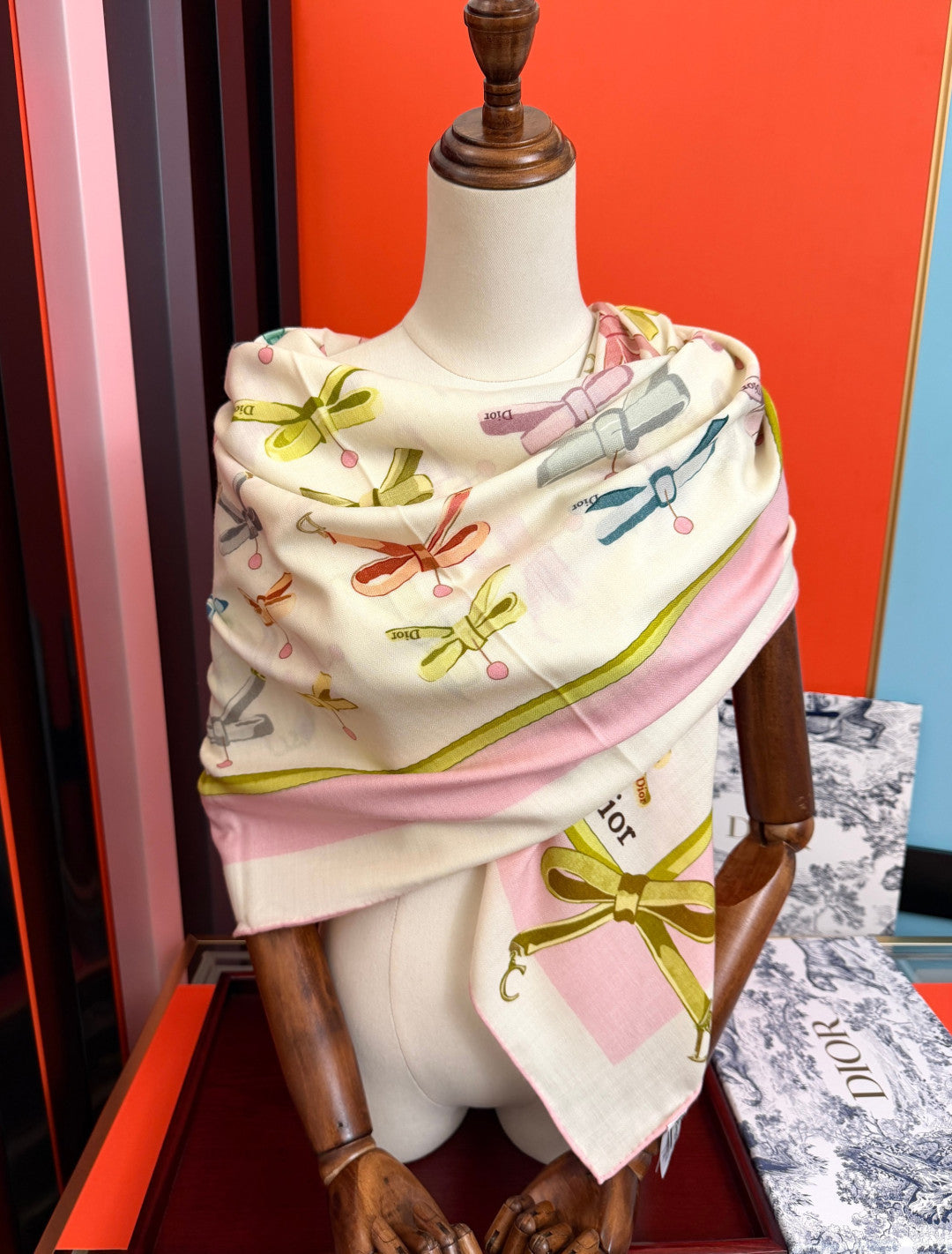 CD Scarf 140x140 Colorful Twill Silk Cashmere 536604
