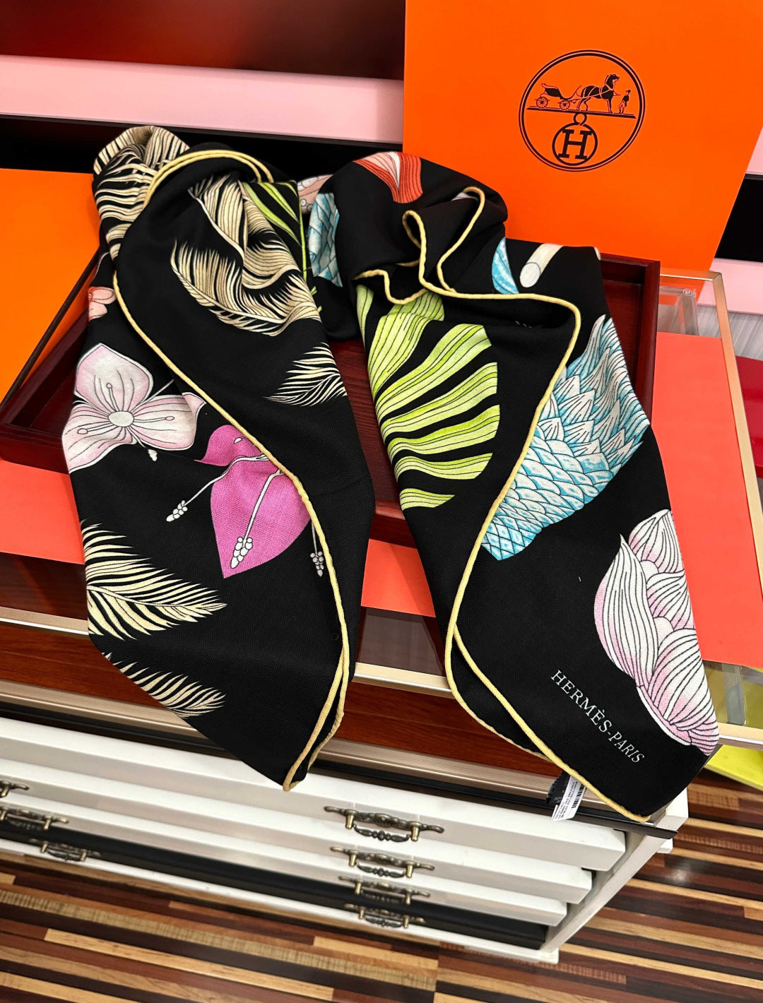 HM Scarf 140x140 Colorful Twill Silk Cashmere 569463