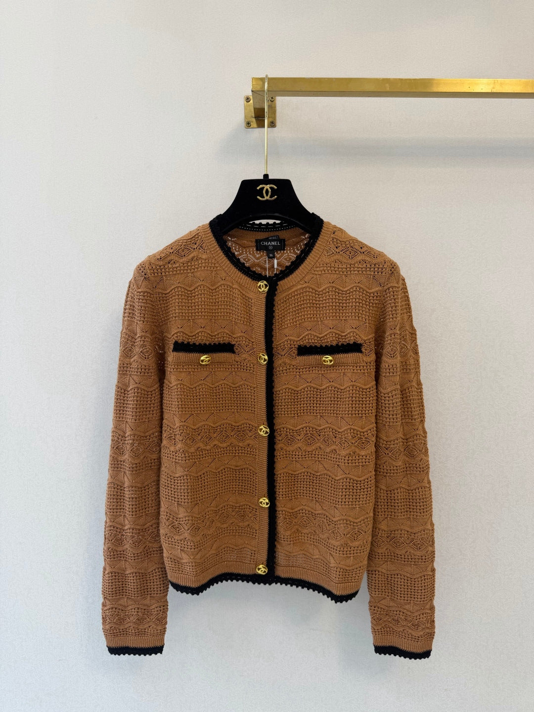 CC 26s Crew Neck Long-Sleeved Cardigan Camel Black Wool 423119