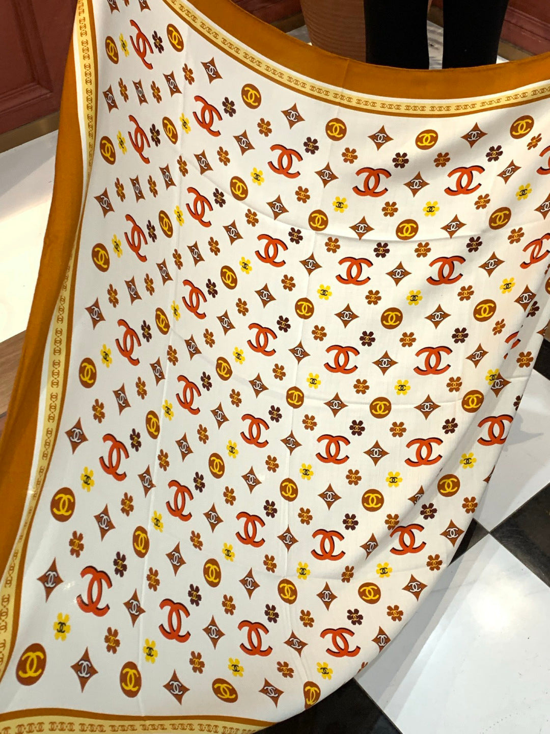 CC Scarf 140cm Brown And White Patterned Silk Cashmere 143732