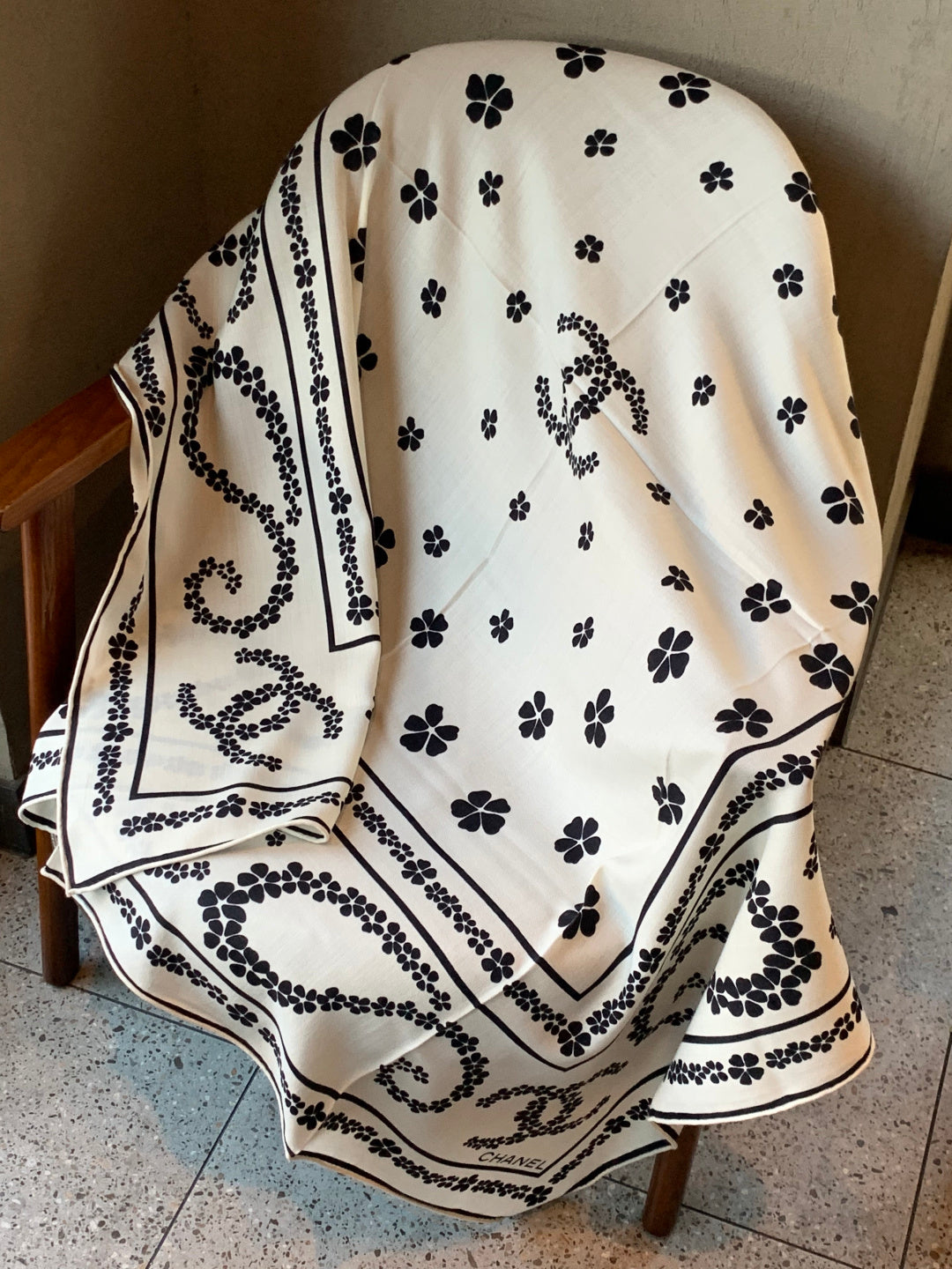 CC Double-Sided Scarf 135cm White Mulberry Silk Cashmere 153153