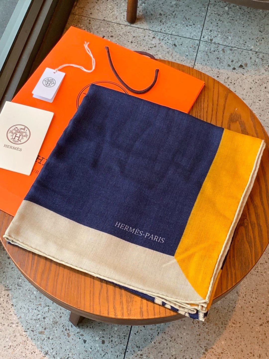 HM 26s Scarf 140 In Cashmere And Silk 304242