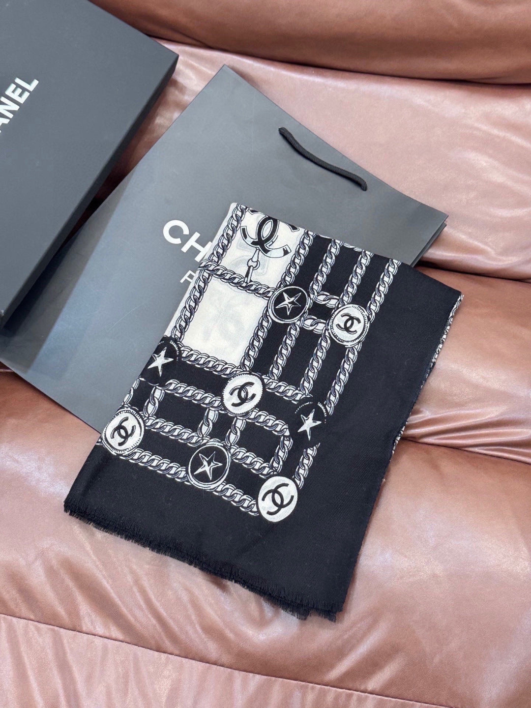 Chanel 26s Scarf 100 x 200 cm In Cashmere And Silk 306103