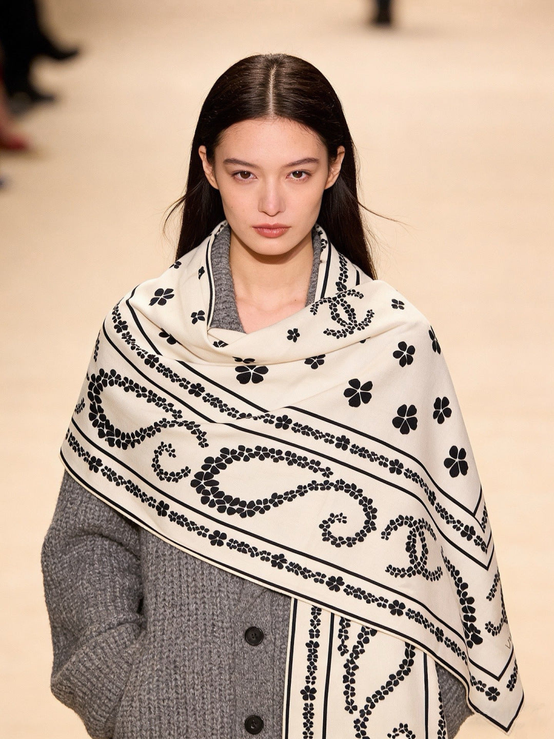 Chanel 26s Scarf 140 In Cashmere Silk 309370