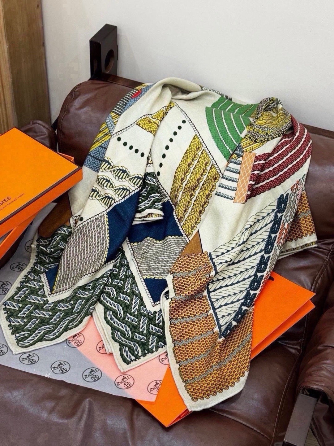 HM 26s Scarf 140 In Cashmere And Silk 446742