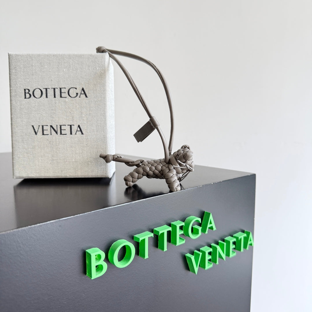 BV 25 Woven Kitten Charm Grey leather