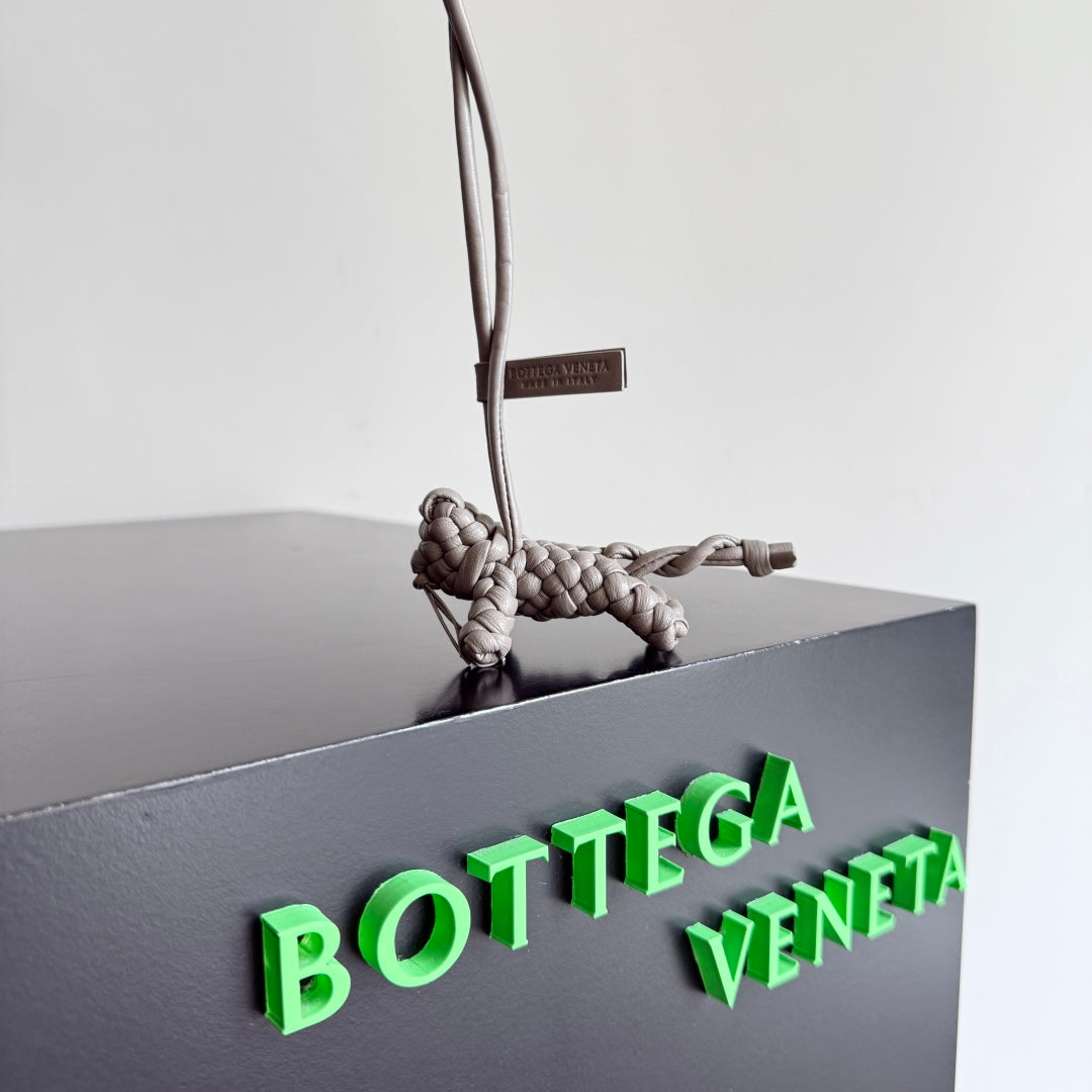 BV 25 Woven Kitten Charm Grey leather