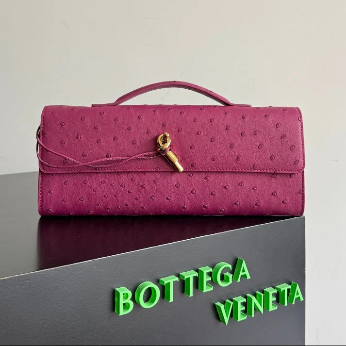 Bottega Veneta 2026 Andiamo Clutch 31cm Pink Ostrich Leather 136965