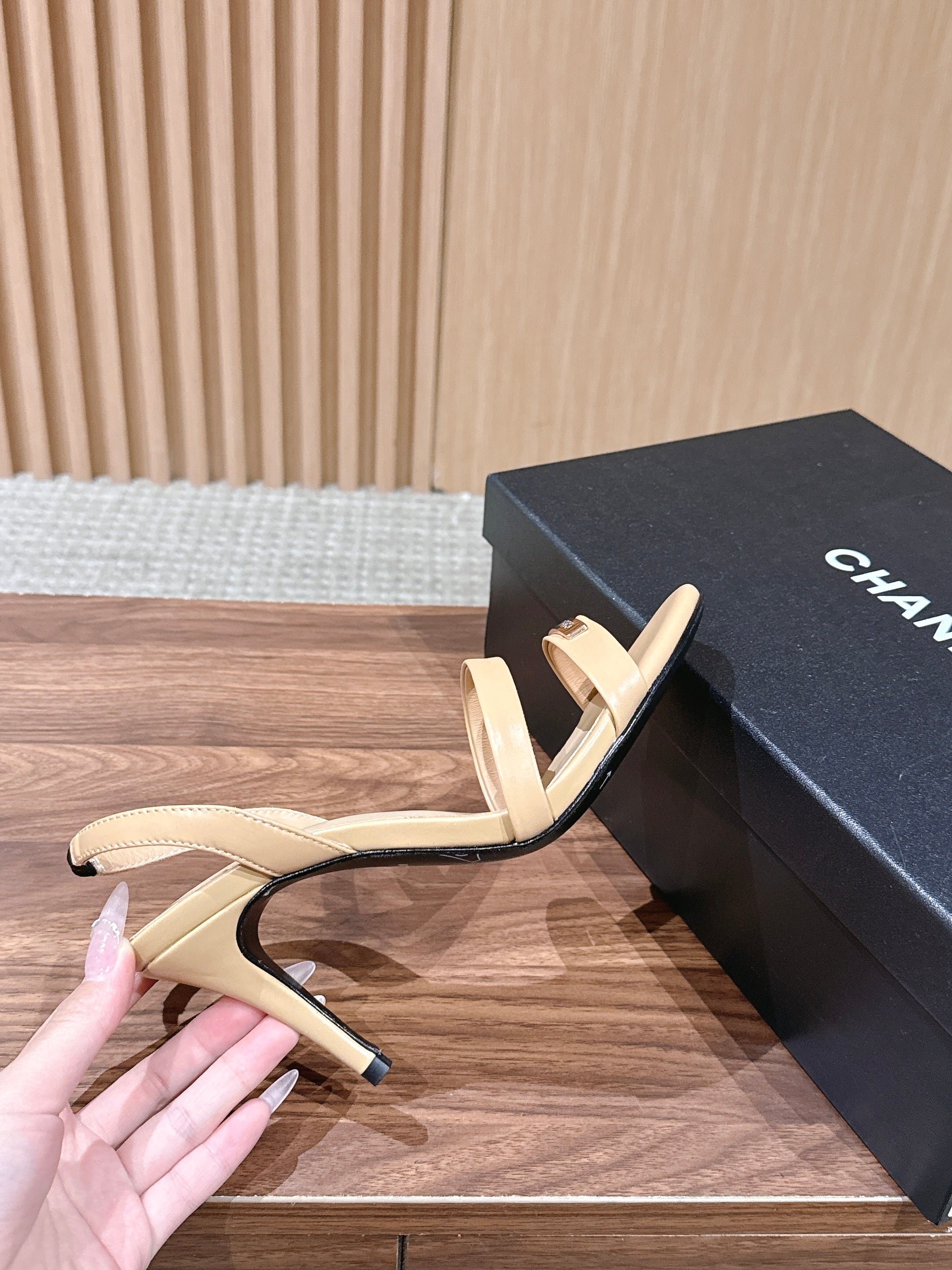 CC 26SS Sandal 8.5cm Beige Elephant Leather 692565