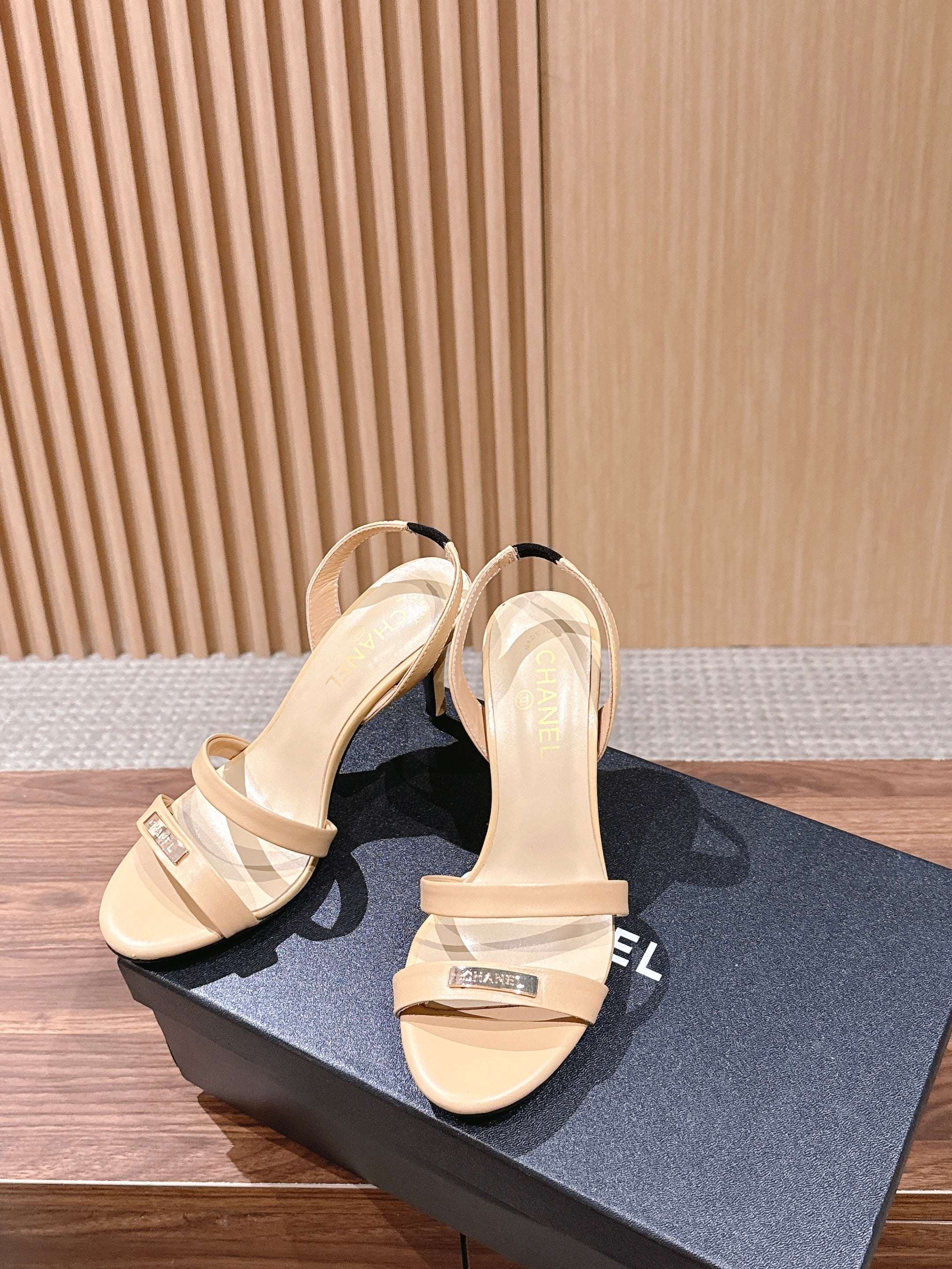 CC 26SS Sandal 8.5cm Beige Elephant Leather 692565