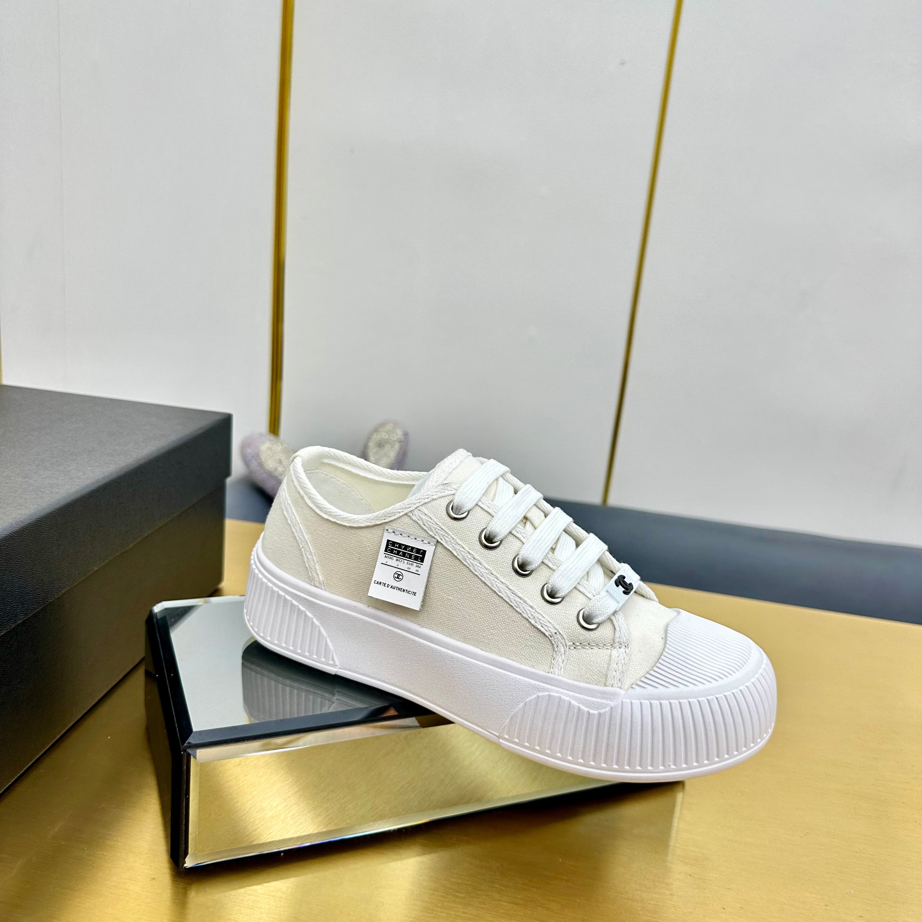 CC 26s Platform Sneakers Cream Canvas 832619
