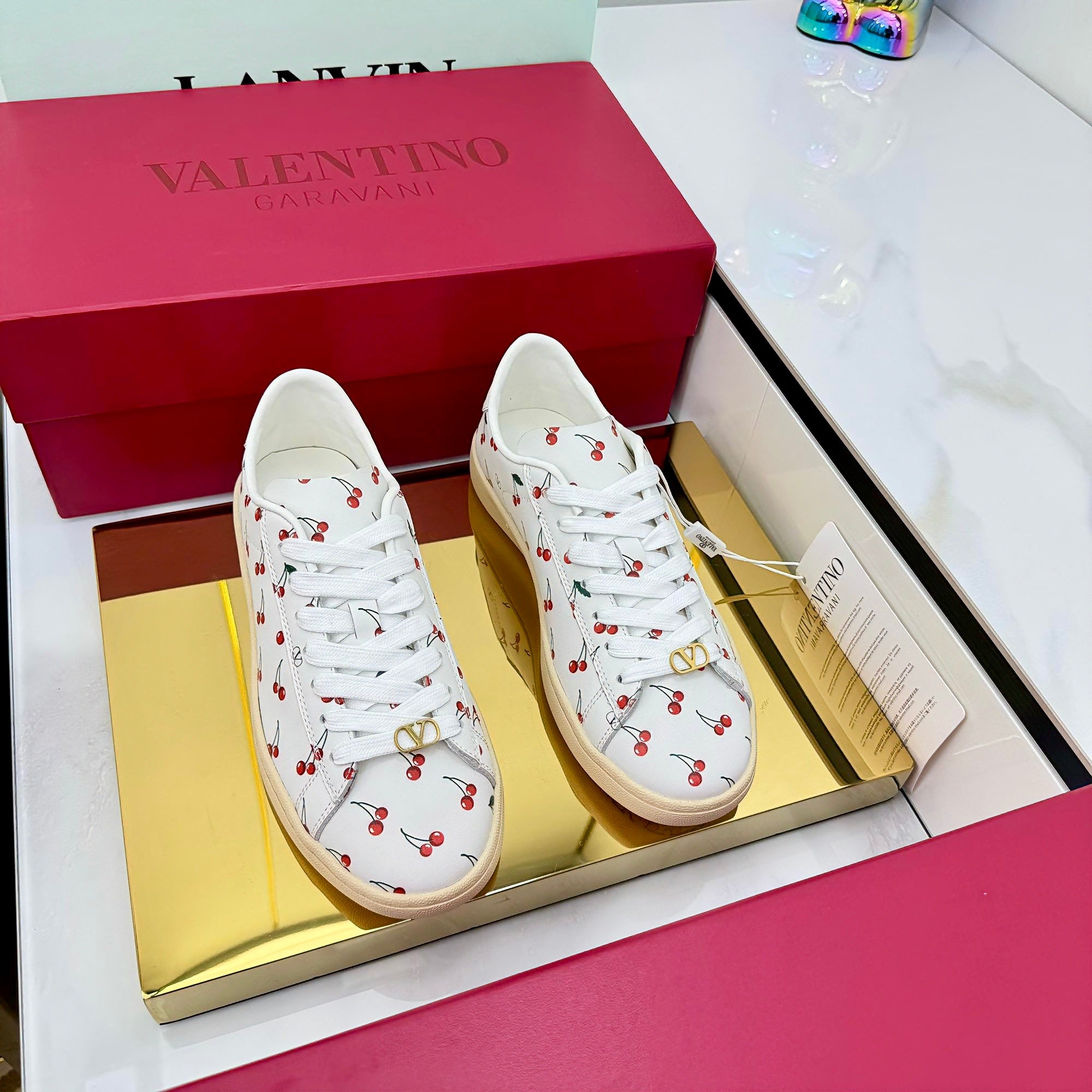 VT 25 Royco Sneaker Cherry White Cowhide 331397