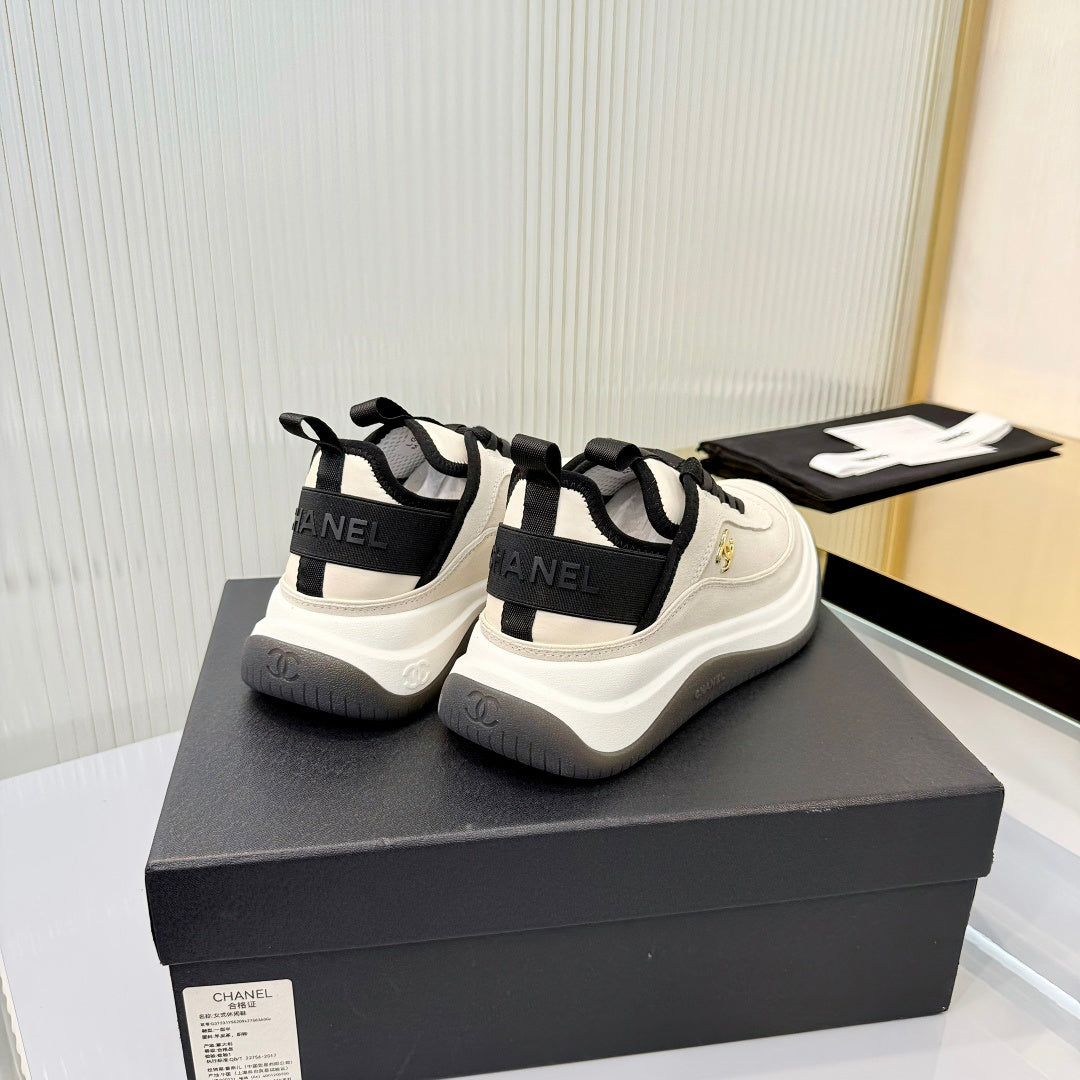 CC 26s Casual Sneakers Light Cream Suede 928037