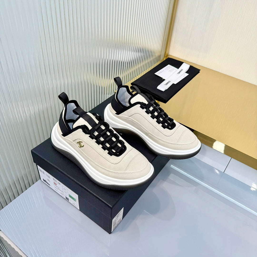 CC 26s Casual Sneakers Light Cream Suede 928037