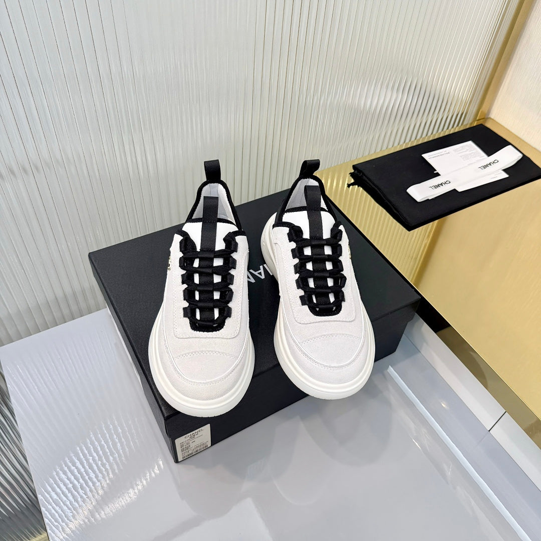CC 26s Casual Sneakers Cream Suede 928043