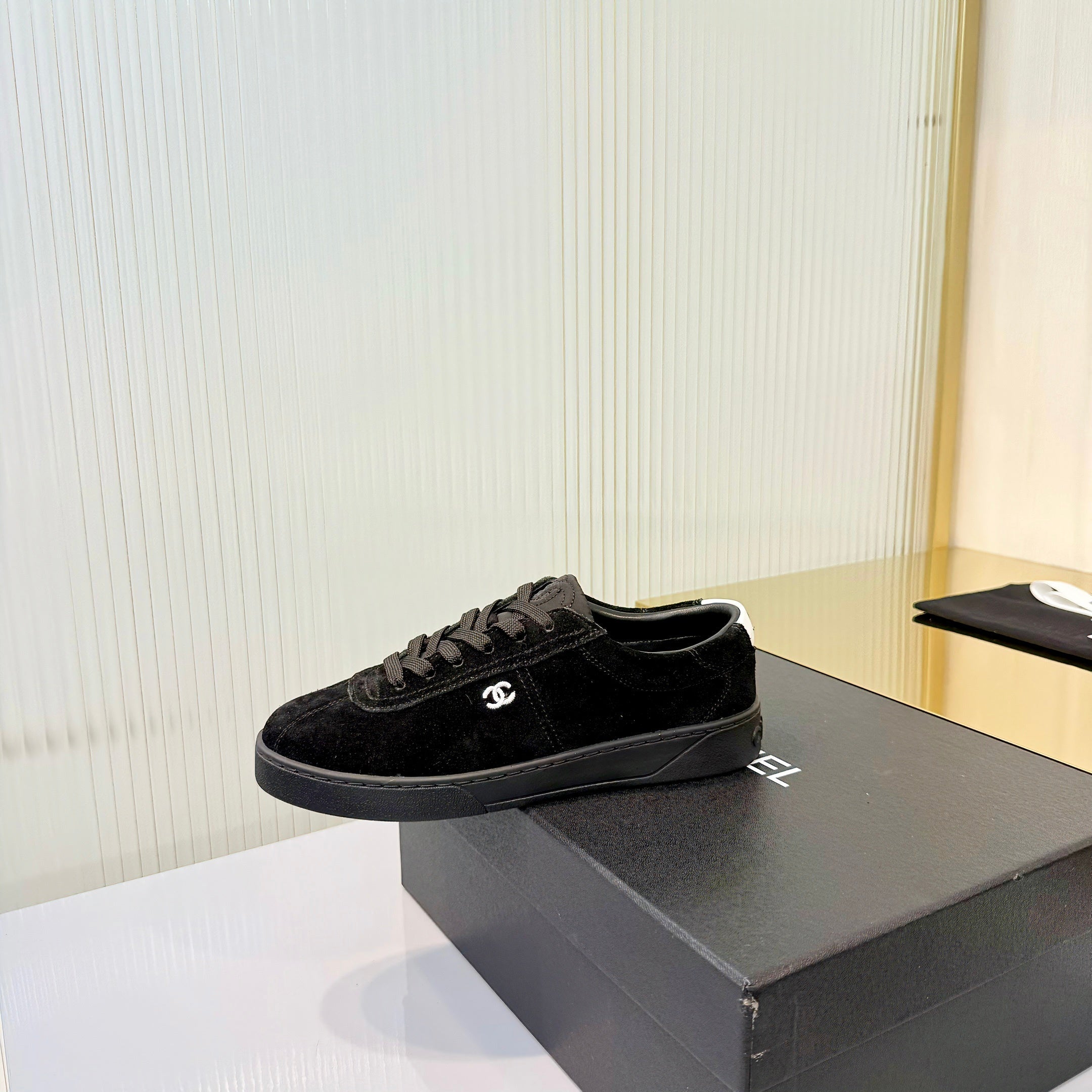 CC 26 Trainer Black Suede 713980