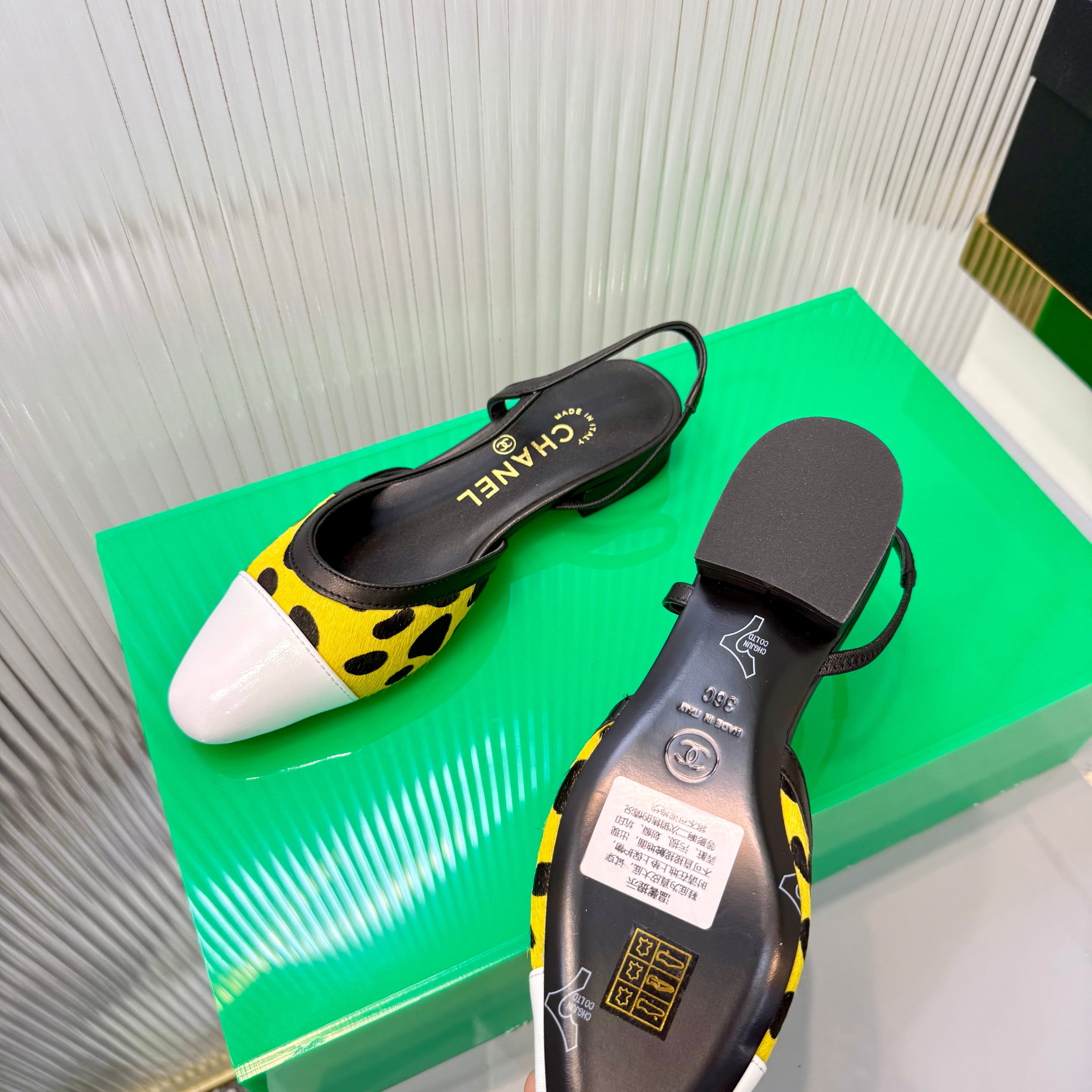 CC Slingback Flat White Yellow Leopard-Print Leather 923832