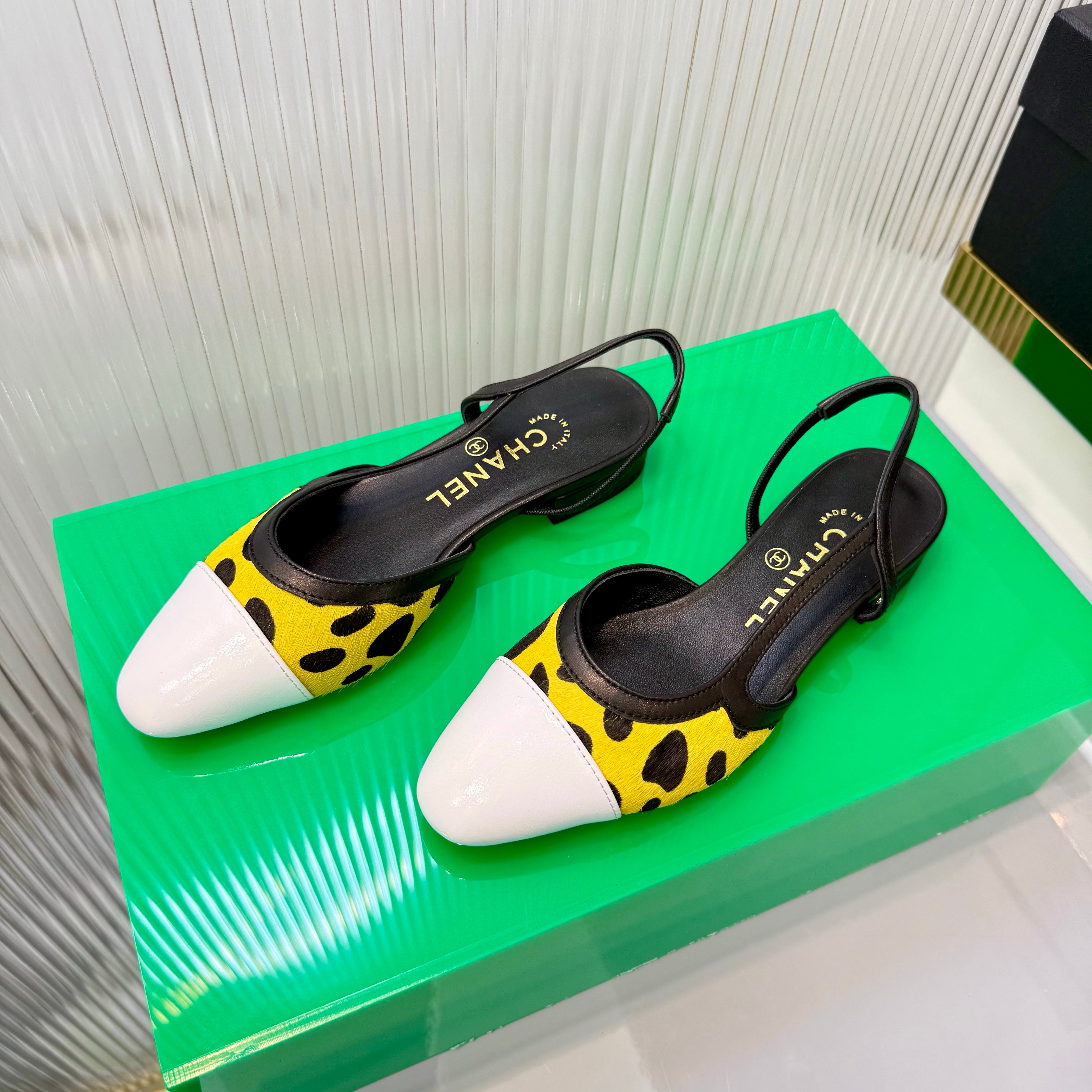 CC Slingback Flat White Yellow Leopard-Print Leather 923832