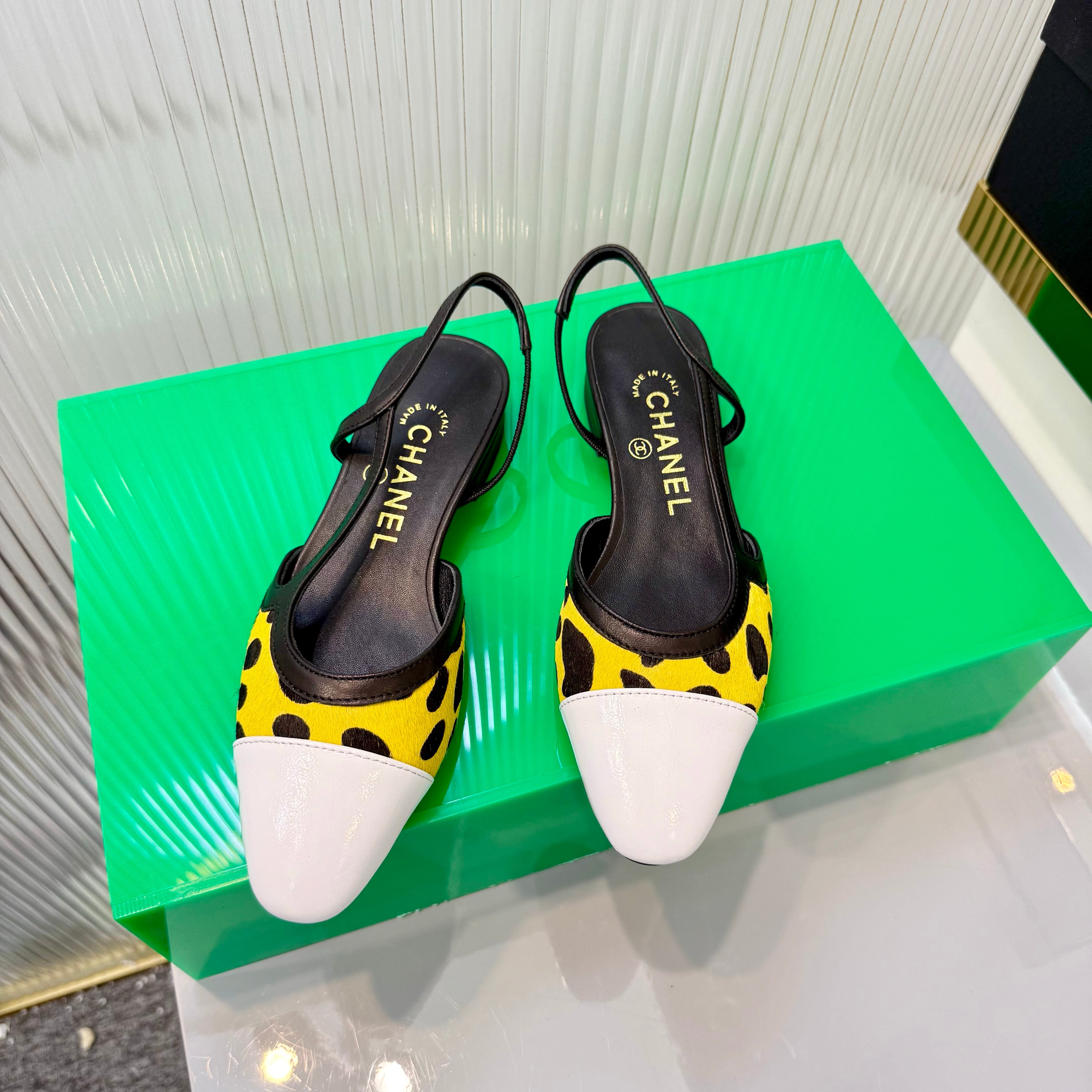 CC Slingback Flat White Yellow Leopard-Print Leather 923832