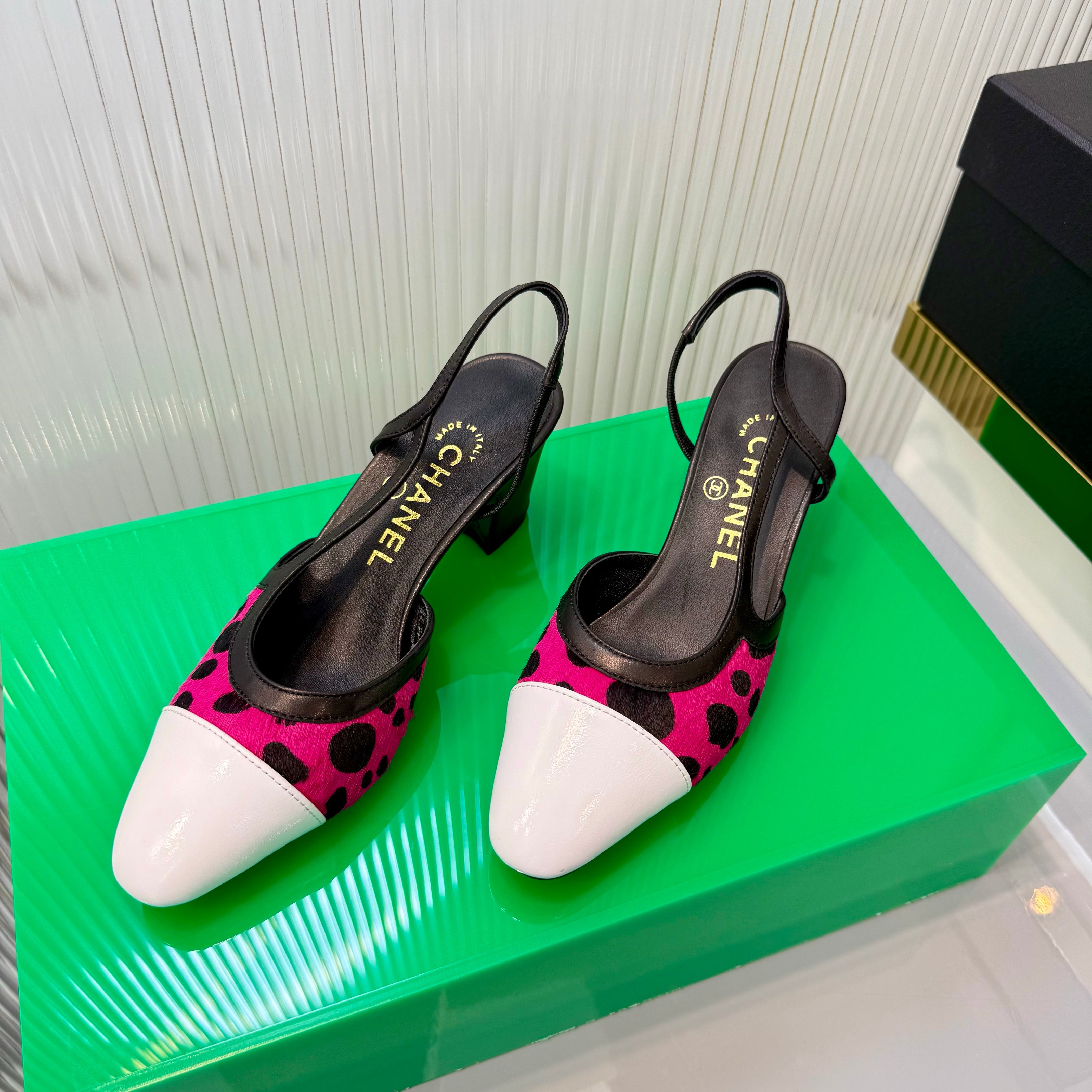 CC Slingback 6.5cm White Pink Leopard-Print Leather 923839