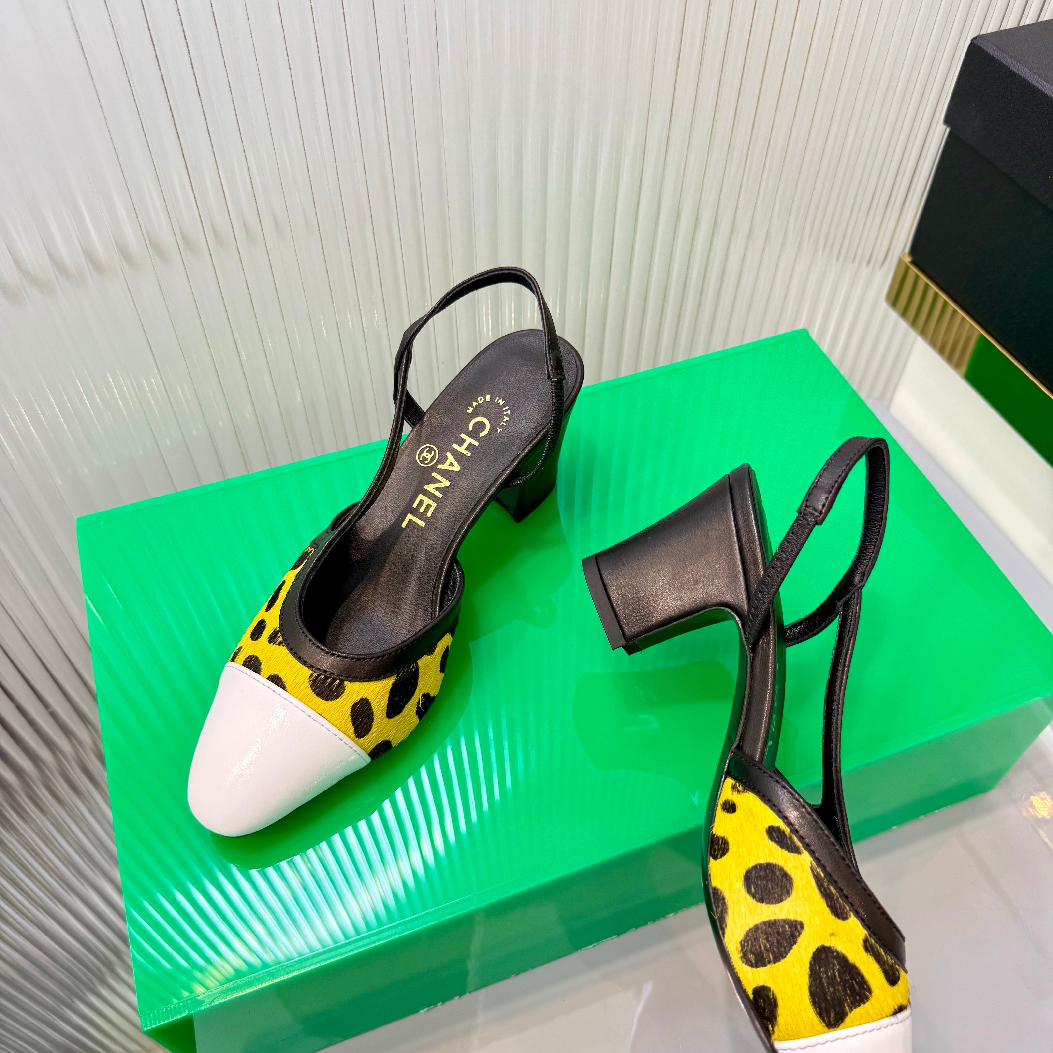 CC Slingback 6.5cm White Yellow Leopard-Print Leather 923841