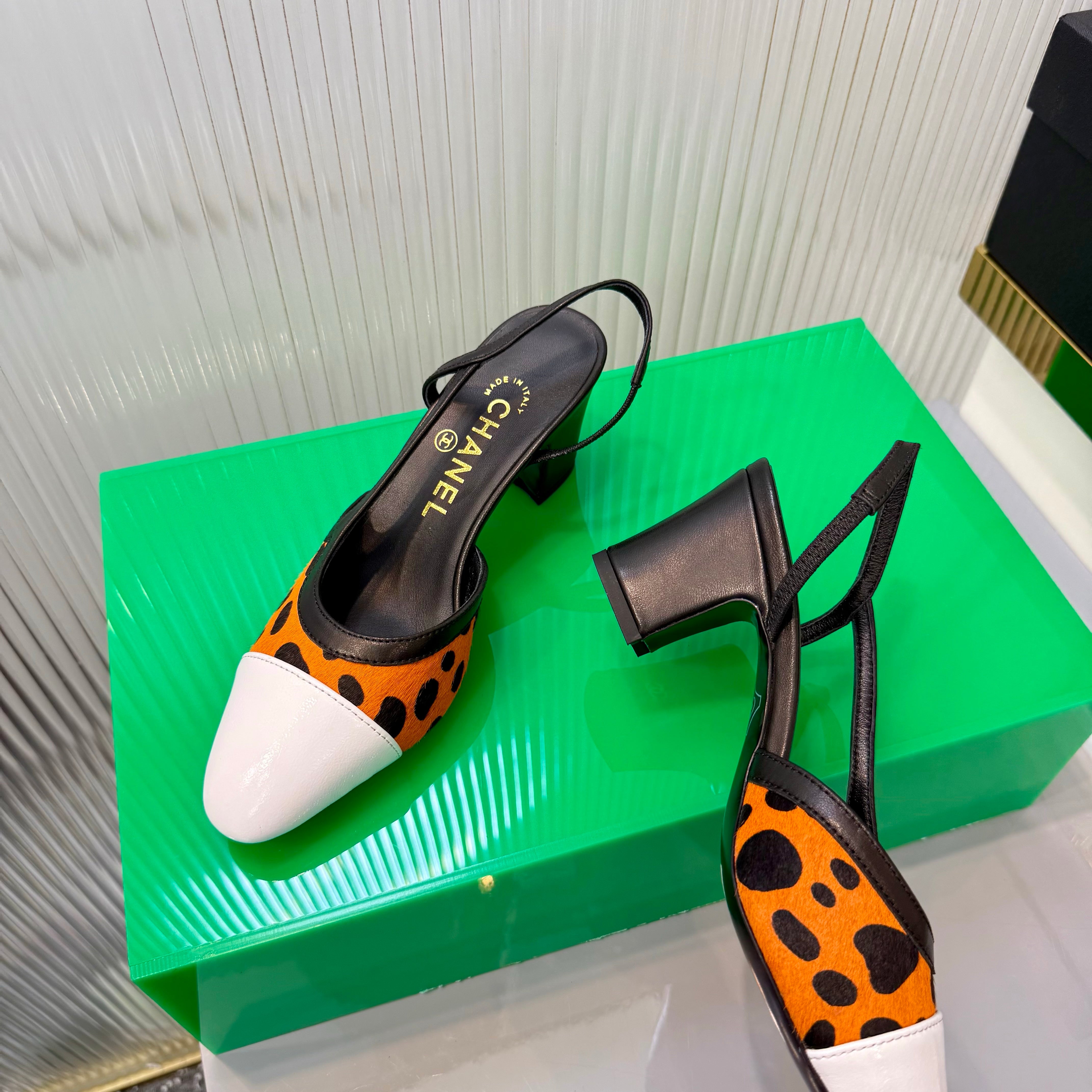 CC Slingback 6.5cm White Orange Leopard-Print Leather 923844