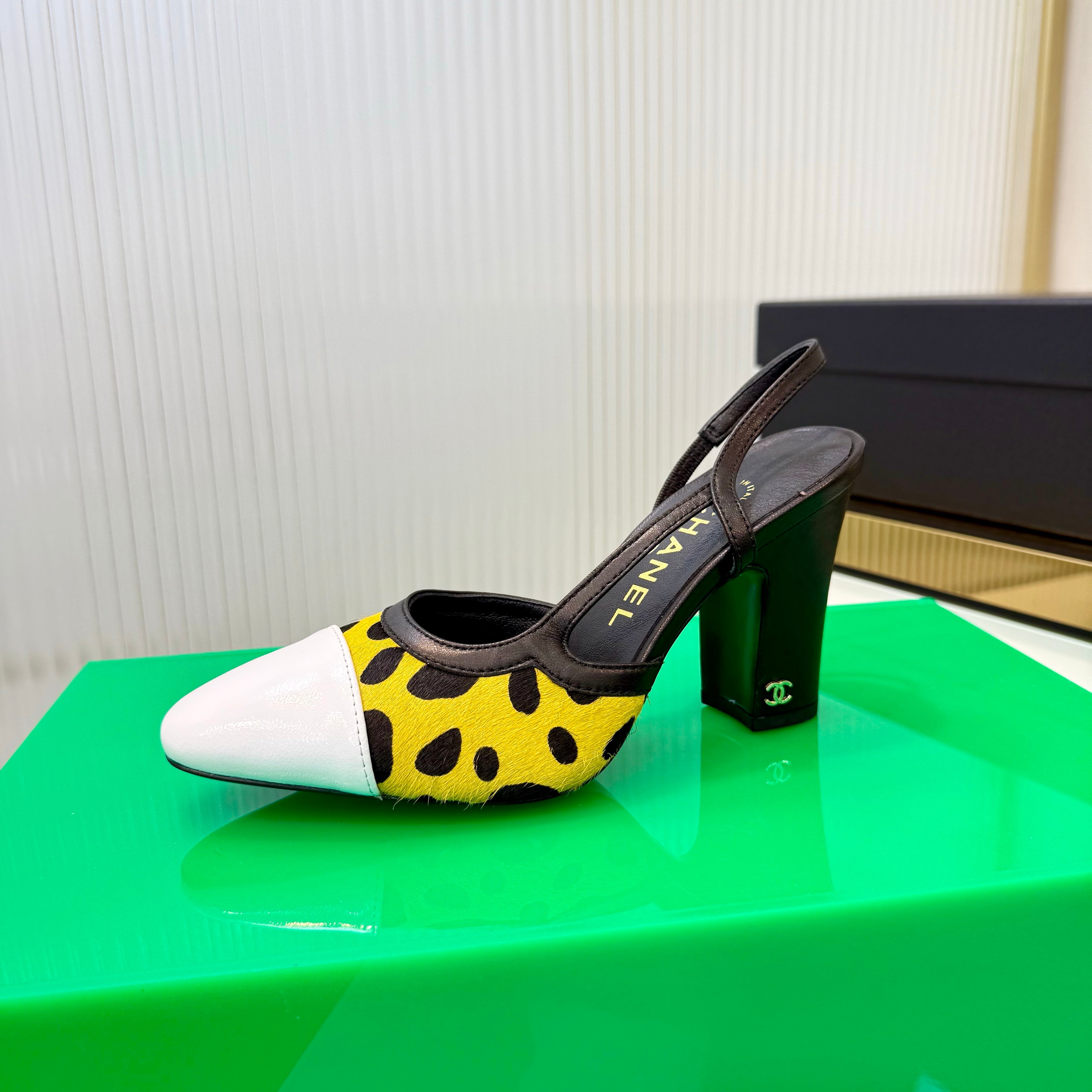 CC Slingback 9cm White Yellow Leopard-Print Leather 923847