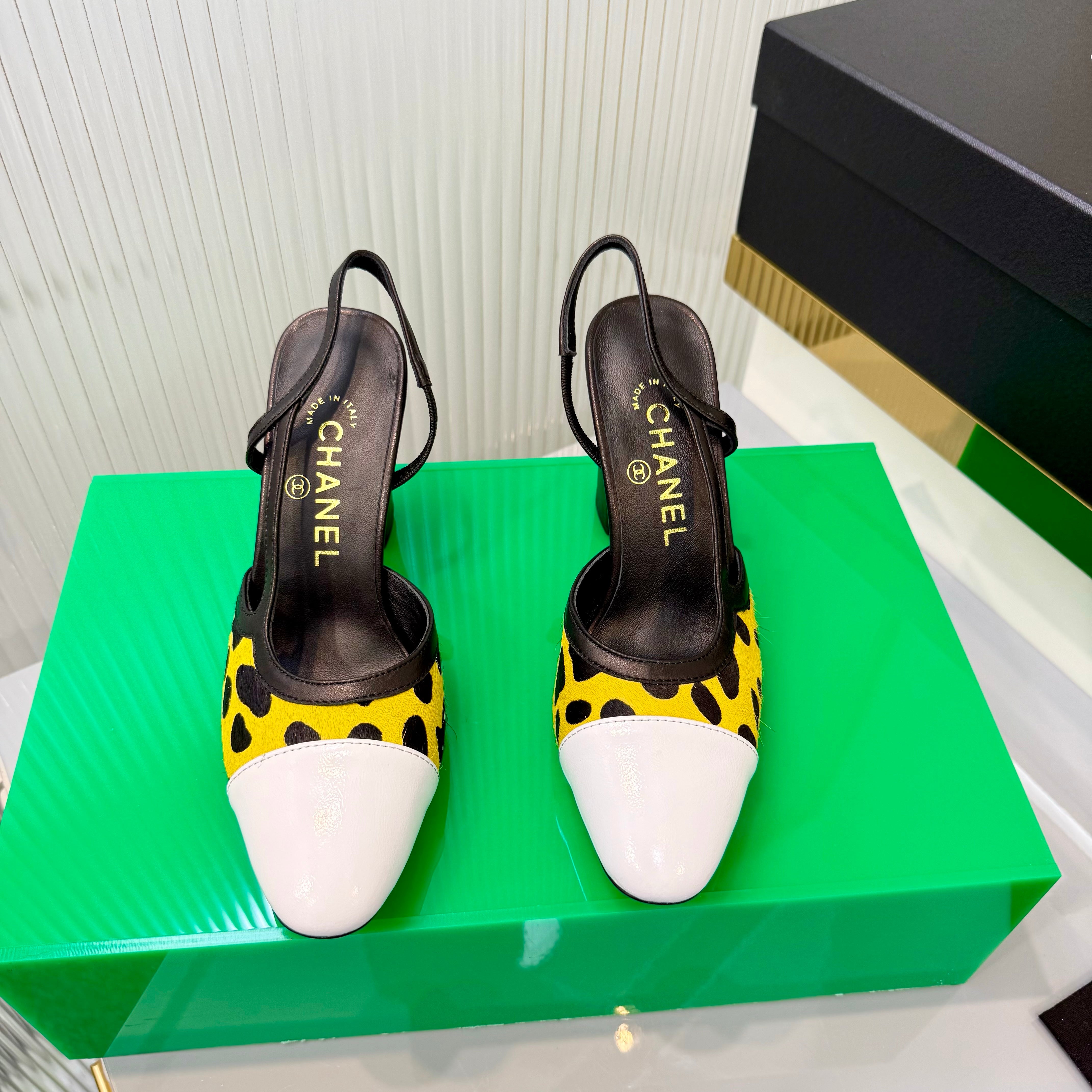 CC Slingback 9cm White Yellow Leopard-Print Leather 923847