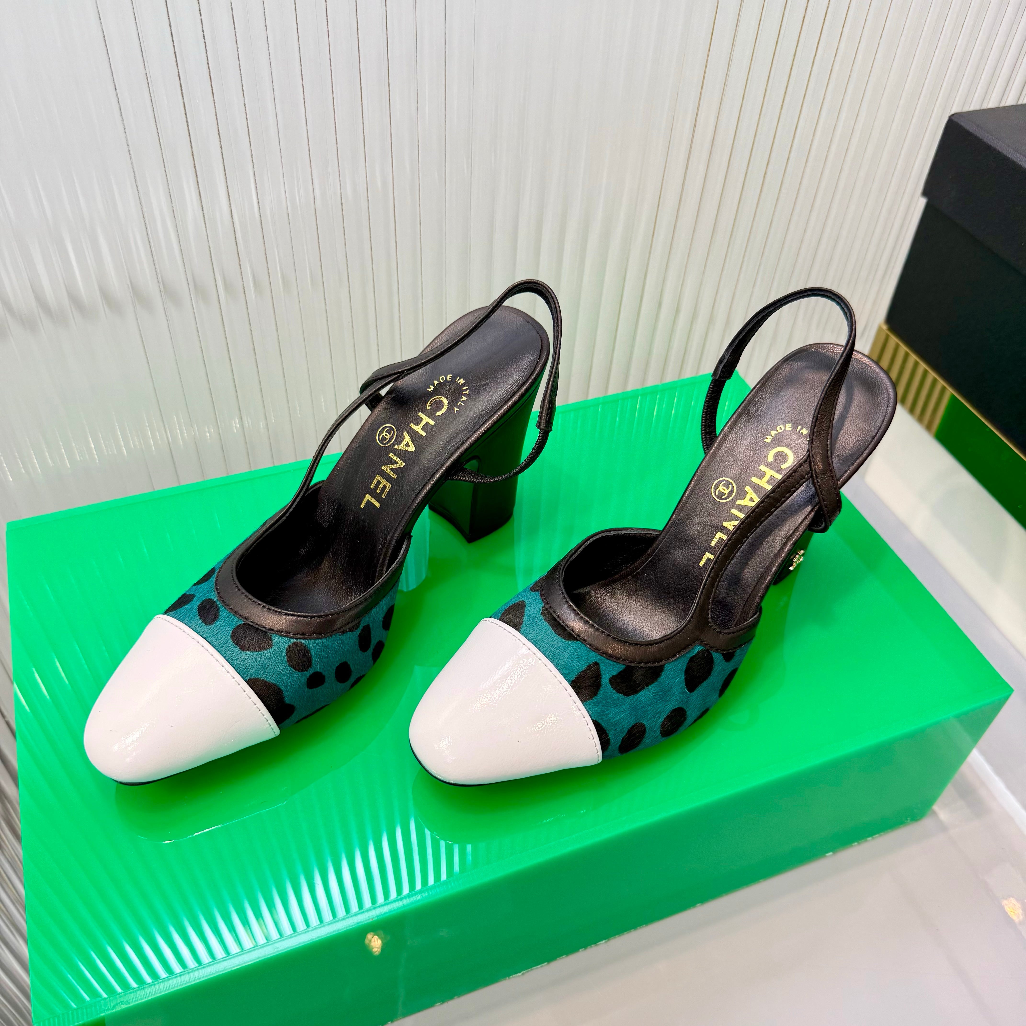 CC Slingback 9cm White Teal Green Leopard-Print Leather 923848