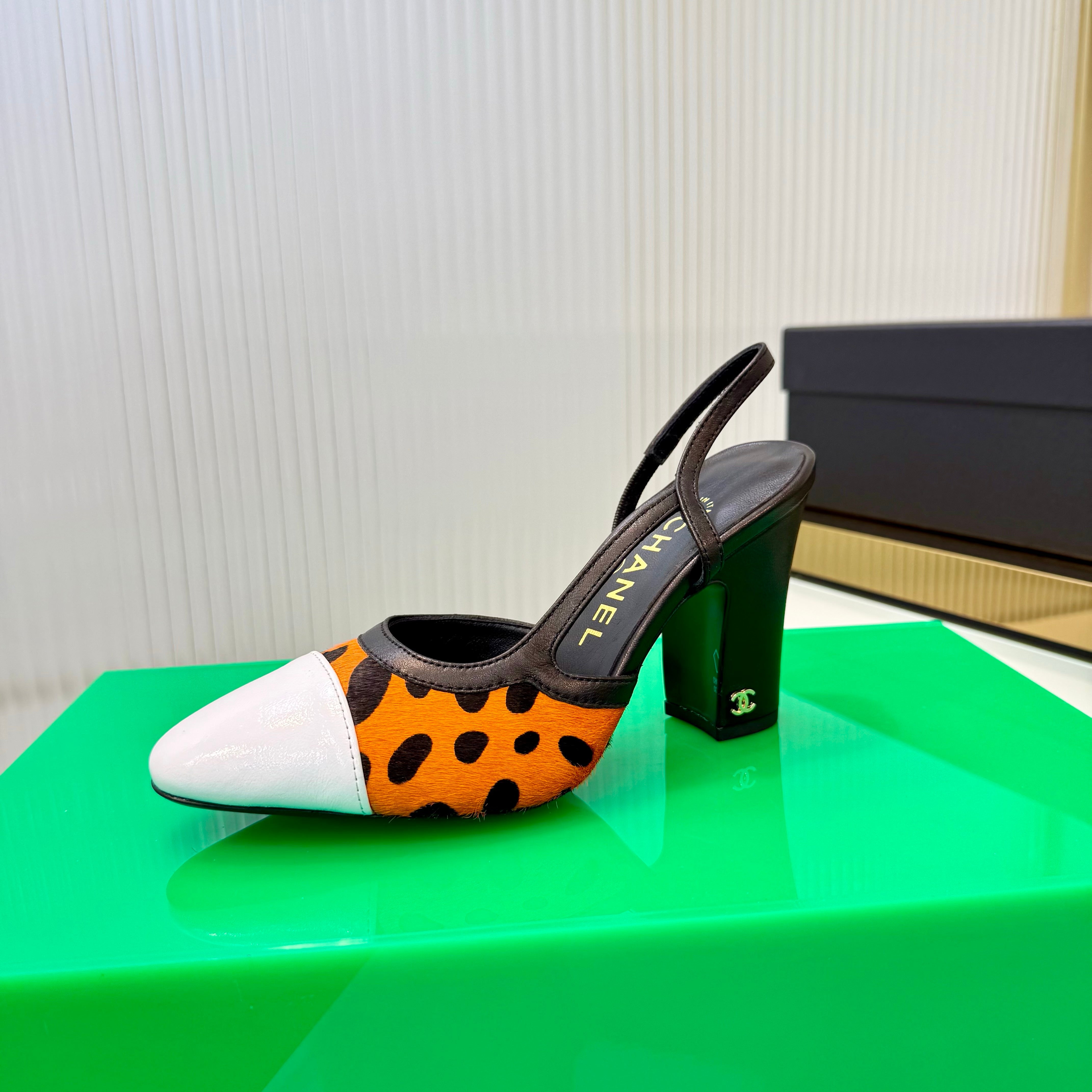 CC Slingback 9cm White Orange Leopard-Print Leather 923850