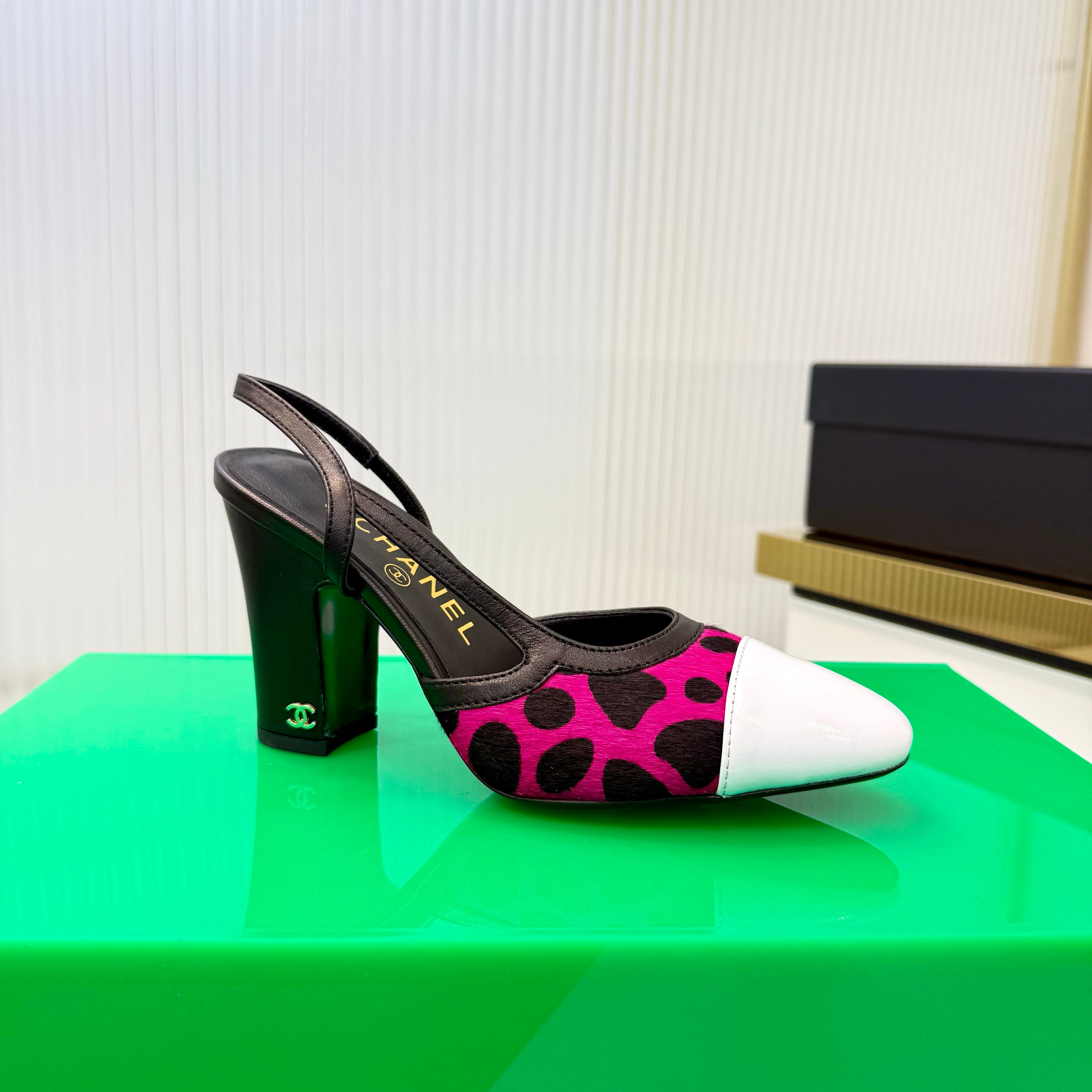 CC Slingback 9cm White Pink Leopard-Print Leather 923851