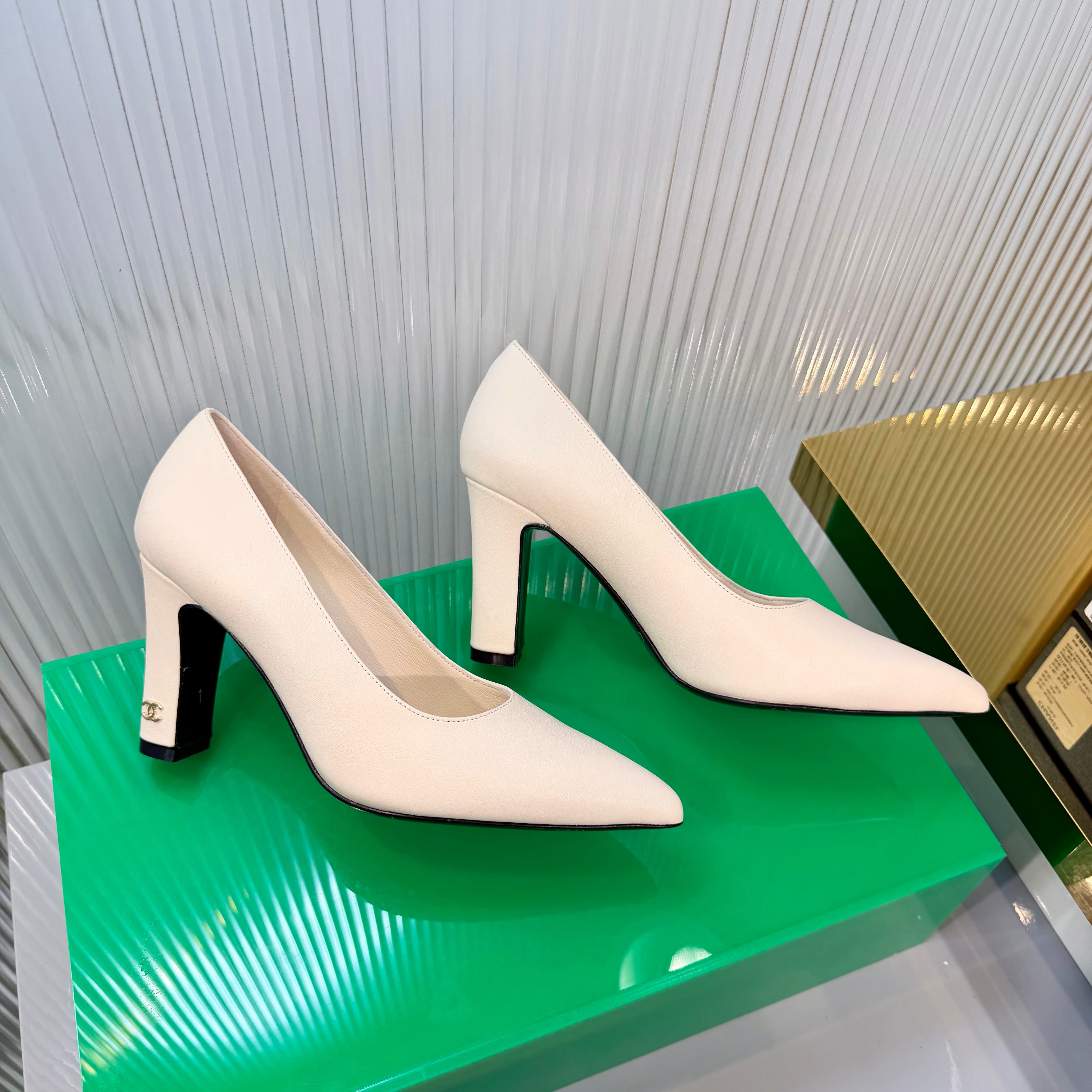 CC 26s Pumps 8.5cm Cream Lambskin 924308