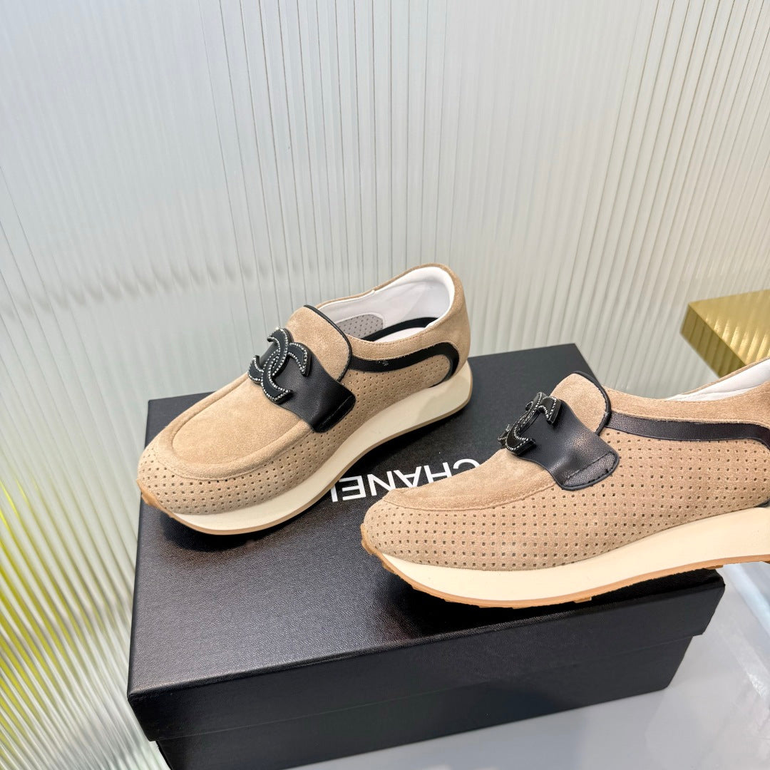 CC 26s Casual Sneakers Beige Suede 927080