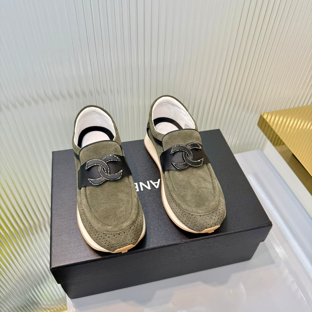 CC 26s Casual Sneakers Olive Suede 927081