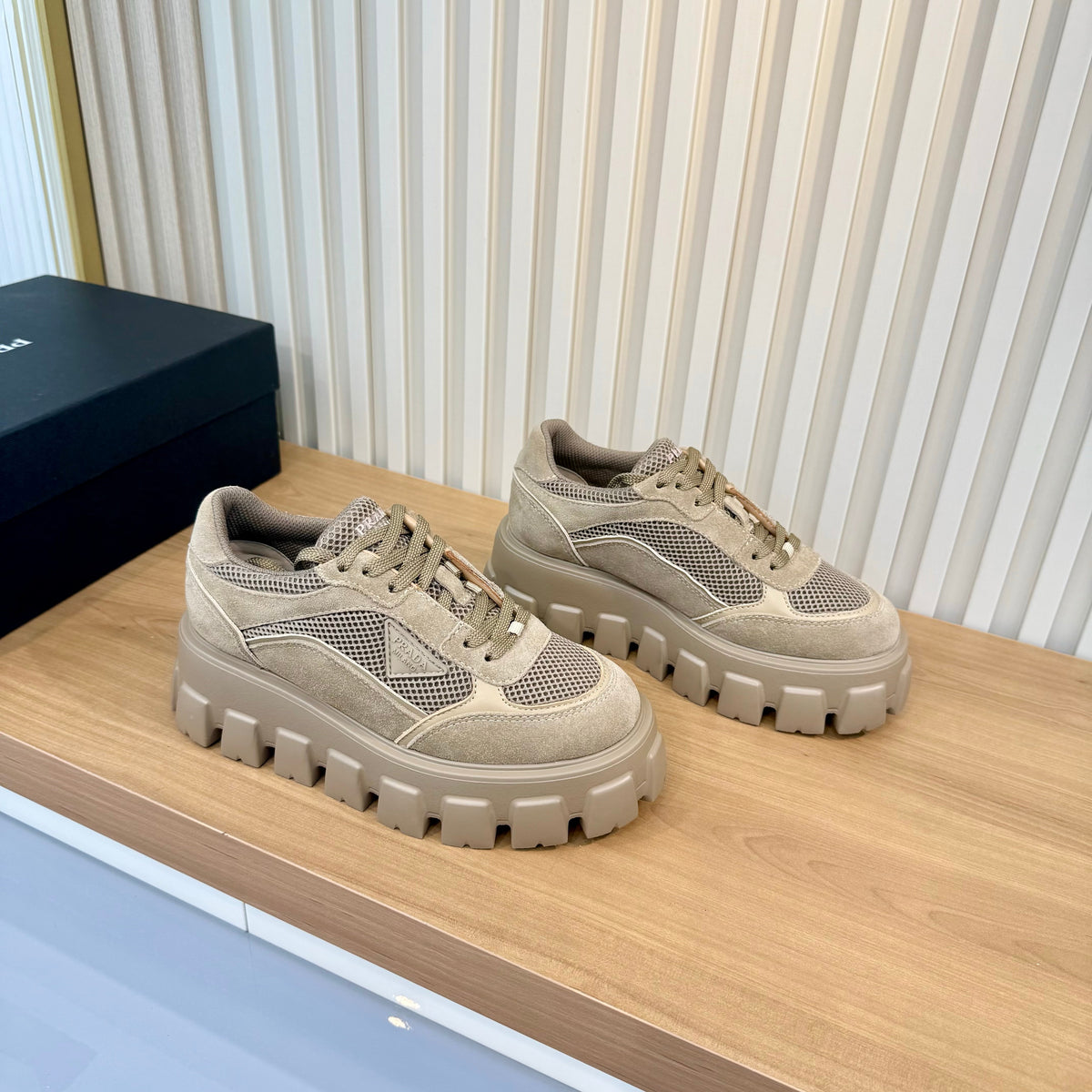 Prada 26s Sneakers Beige Mesh Suede 140574